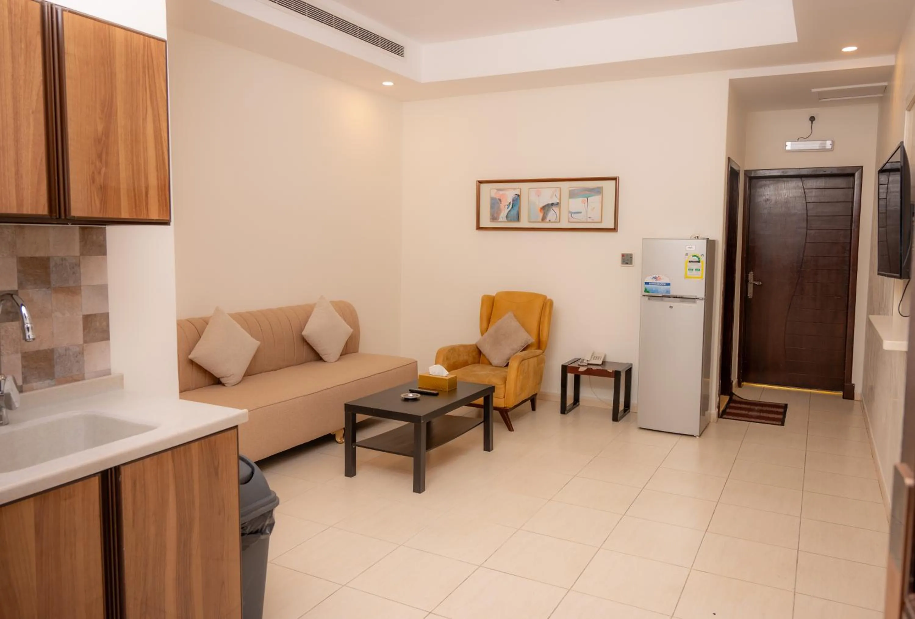 Kitchen or kitchenette in Areen Hotel فندق ارين