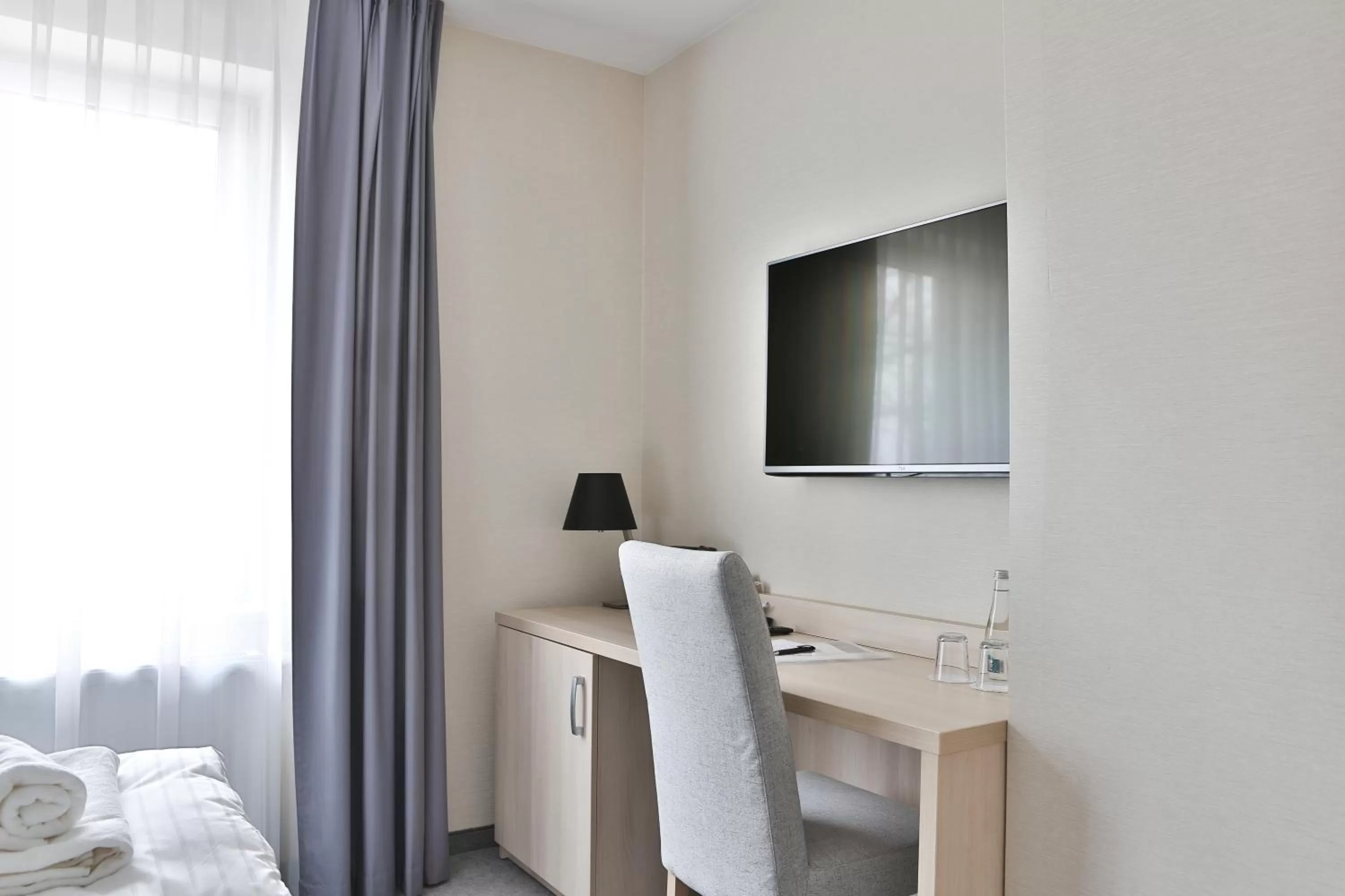 Photo of the whole room, Bed in Hotel Lantier & Swimming Pool Zone