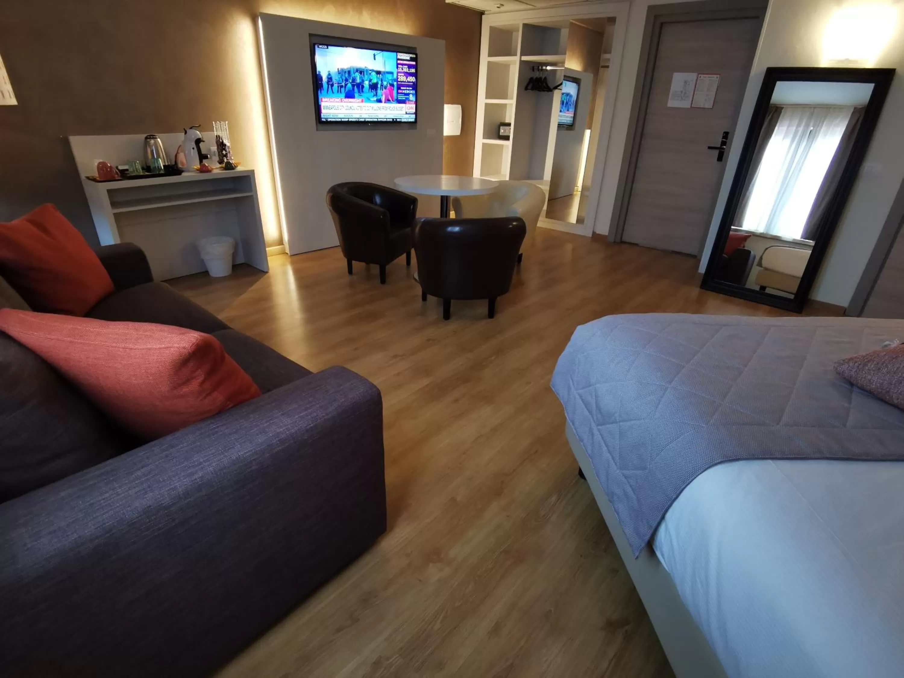 Bedroom in Hotel President