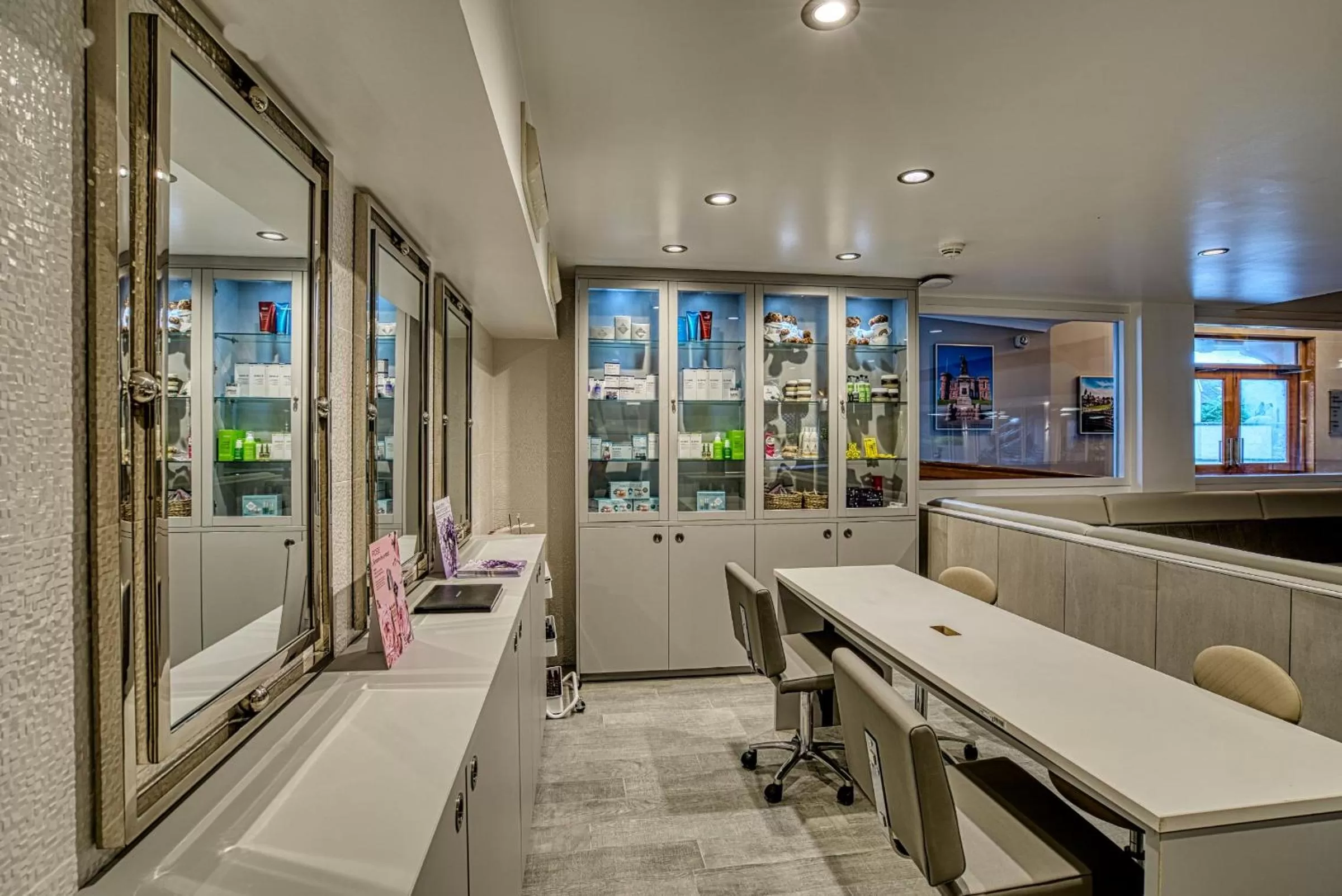 On-site shops in Inverness Palace Hotel & Spa, WorldHotels Distinctive