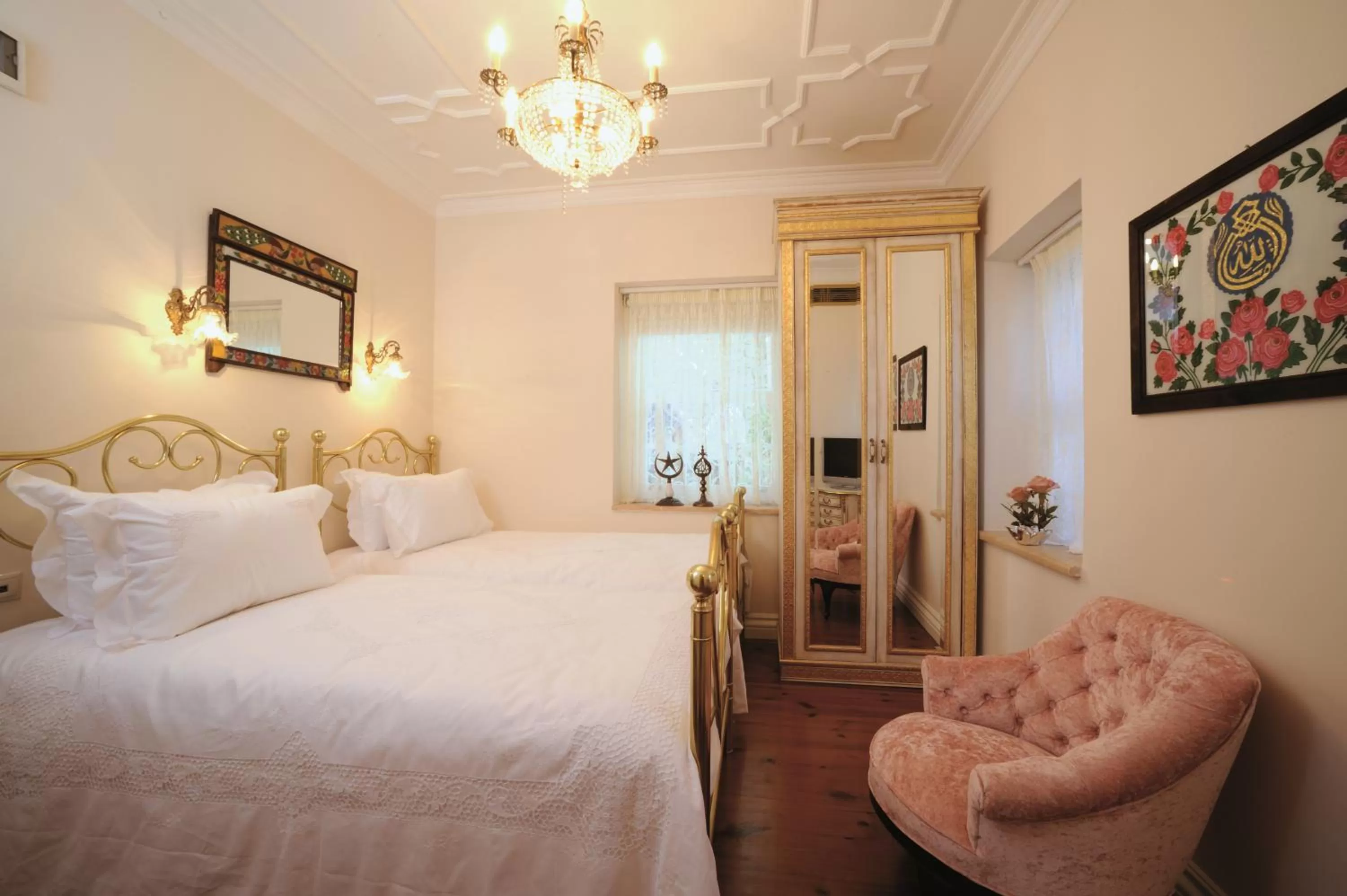 Photo of the whole room in Erten Konak