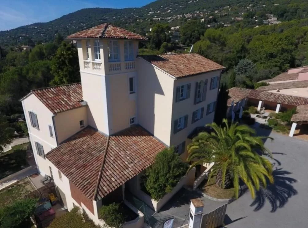 Property building, Bird's-eye View in Domaine de La Tour Carrée