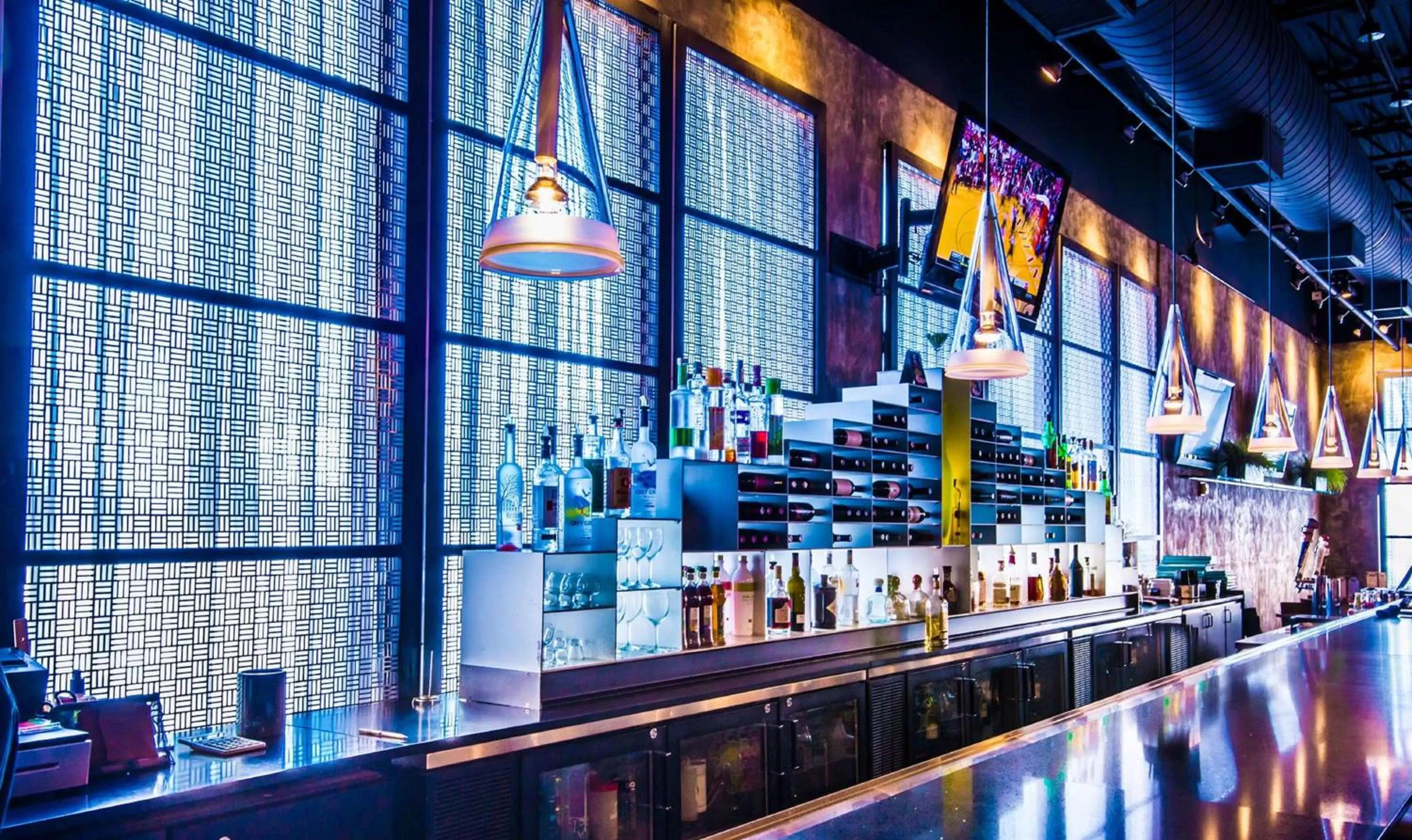 Lounge or bar in DoubleTree by Hilton Libertyville-Mundelein