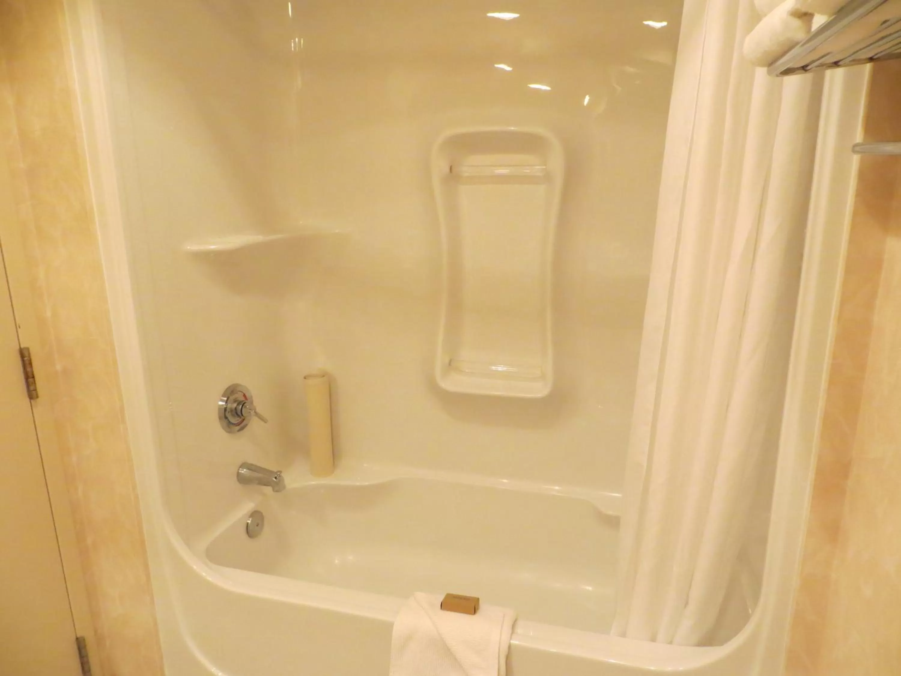 Executive Studio Suite King Bed - Non Smoking in Travelodge by Wyndham Spruce Grove