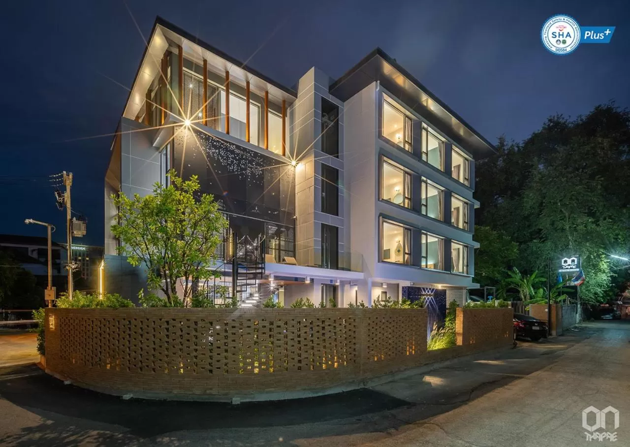 ON Thapae Gate Chiangmai