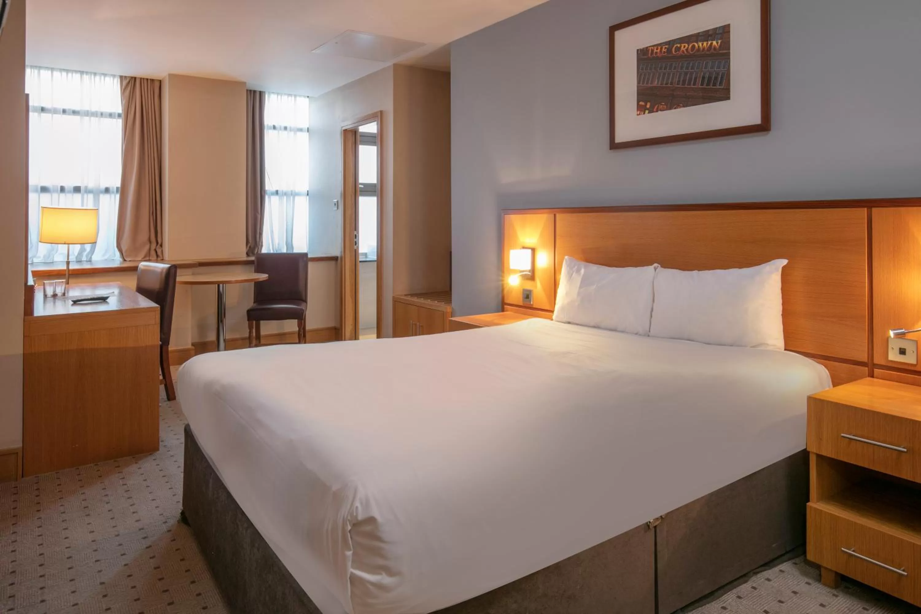 Bedroom, Bed in The Crown London, WorldHotels Distinctive