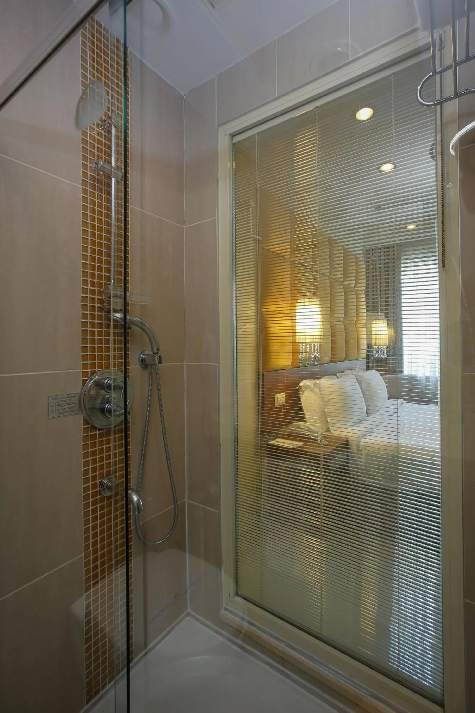 Shower in Gonluferah Thermal Hotel