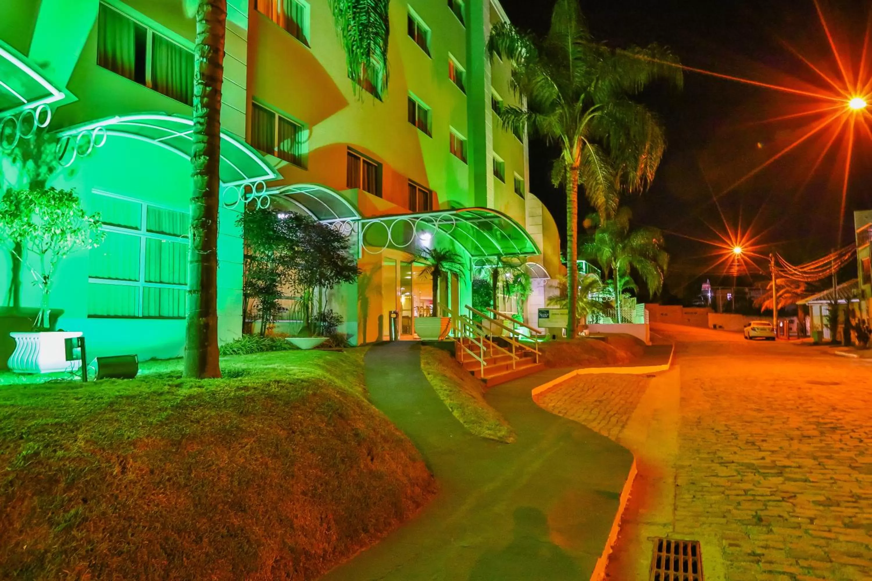 Facade/entrance in Dubai Macaé by Atlântica