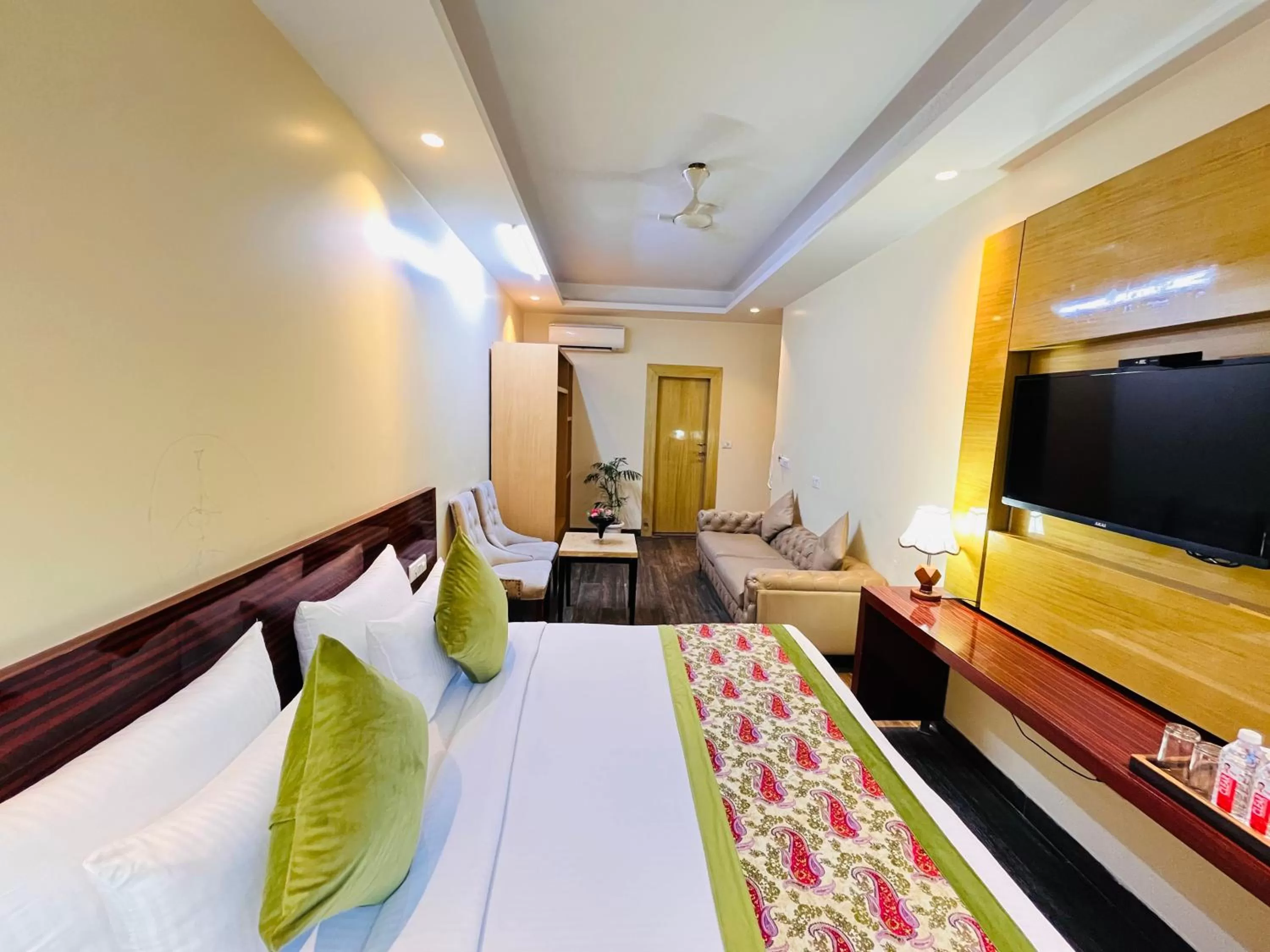 Bed in Hotel Banz near Delhi Airport