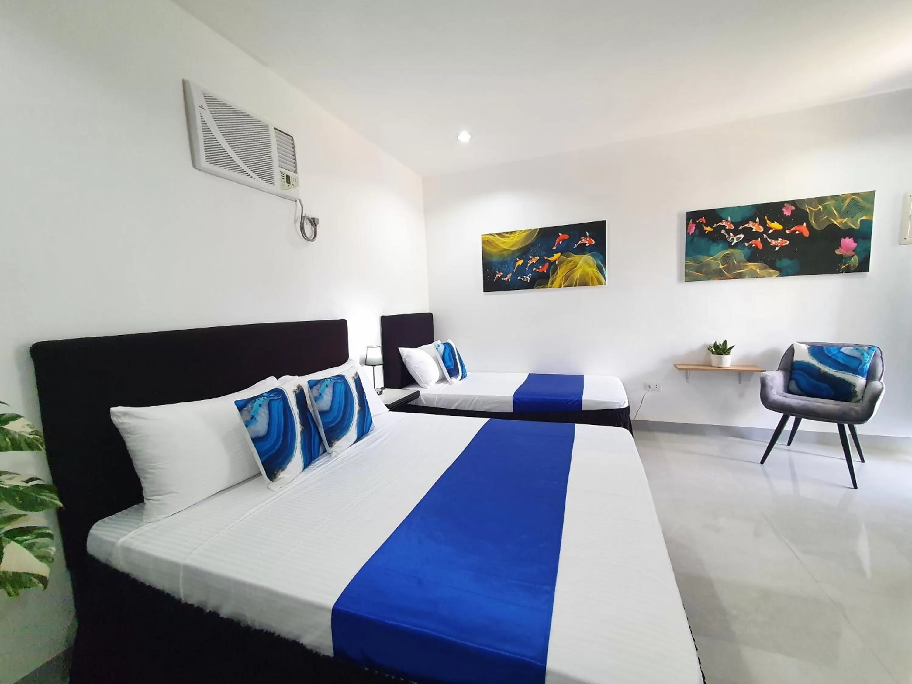 Photo of the whole room, Bed in Sapphire Boutique Resort