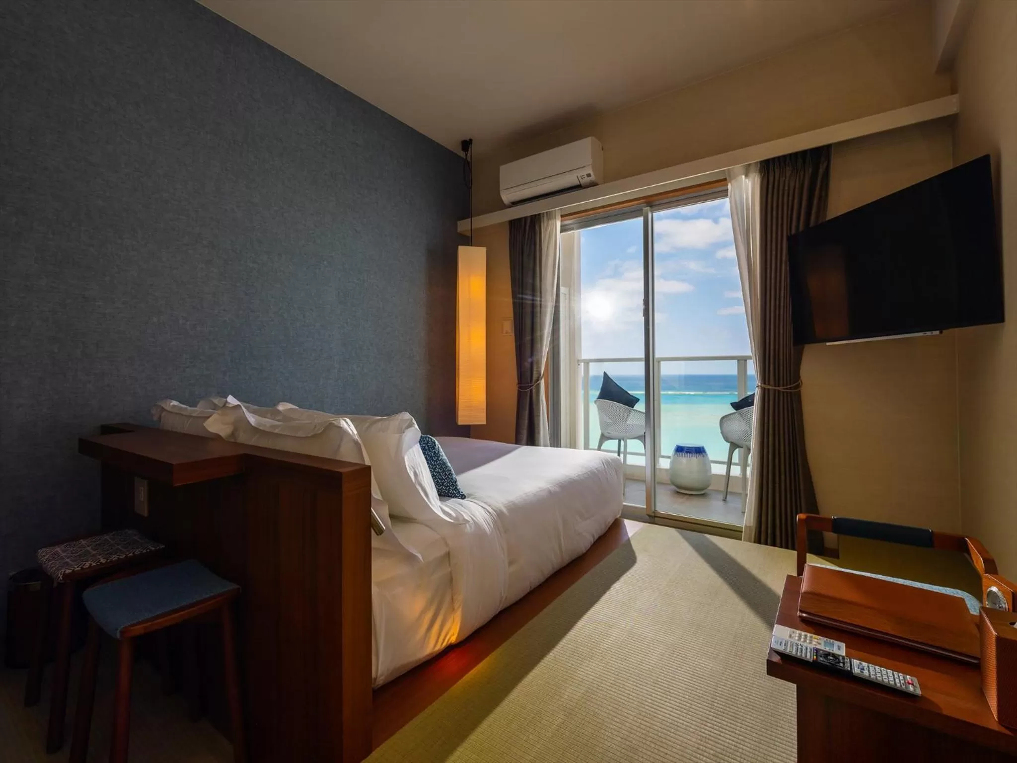 Sea view, Bed in oile by DSH Resorts