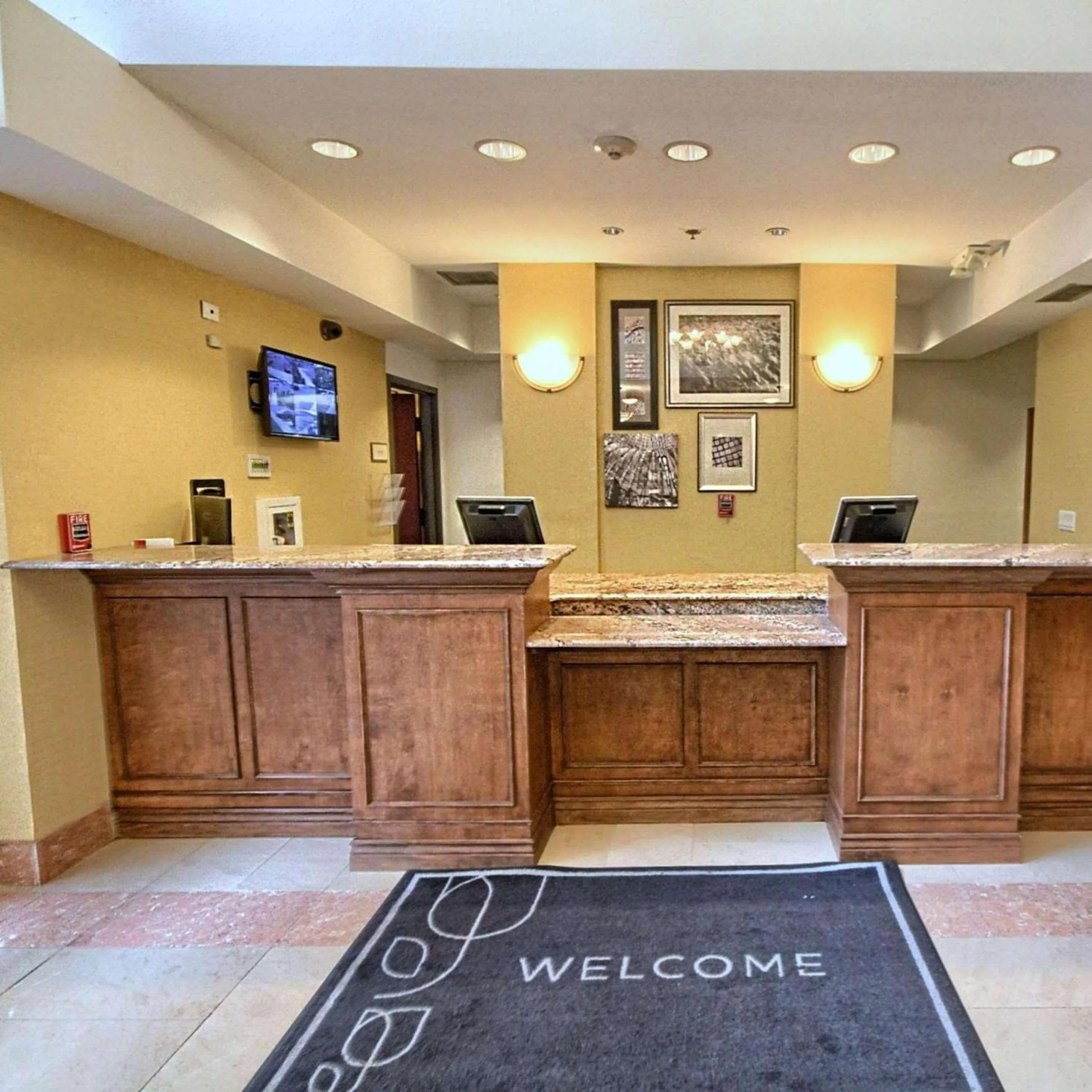 Lobby or reception in Country Inn & Suites by Radisson, Dearborn, MI
