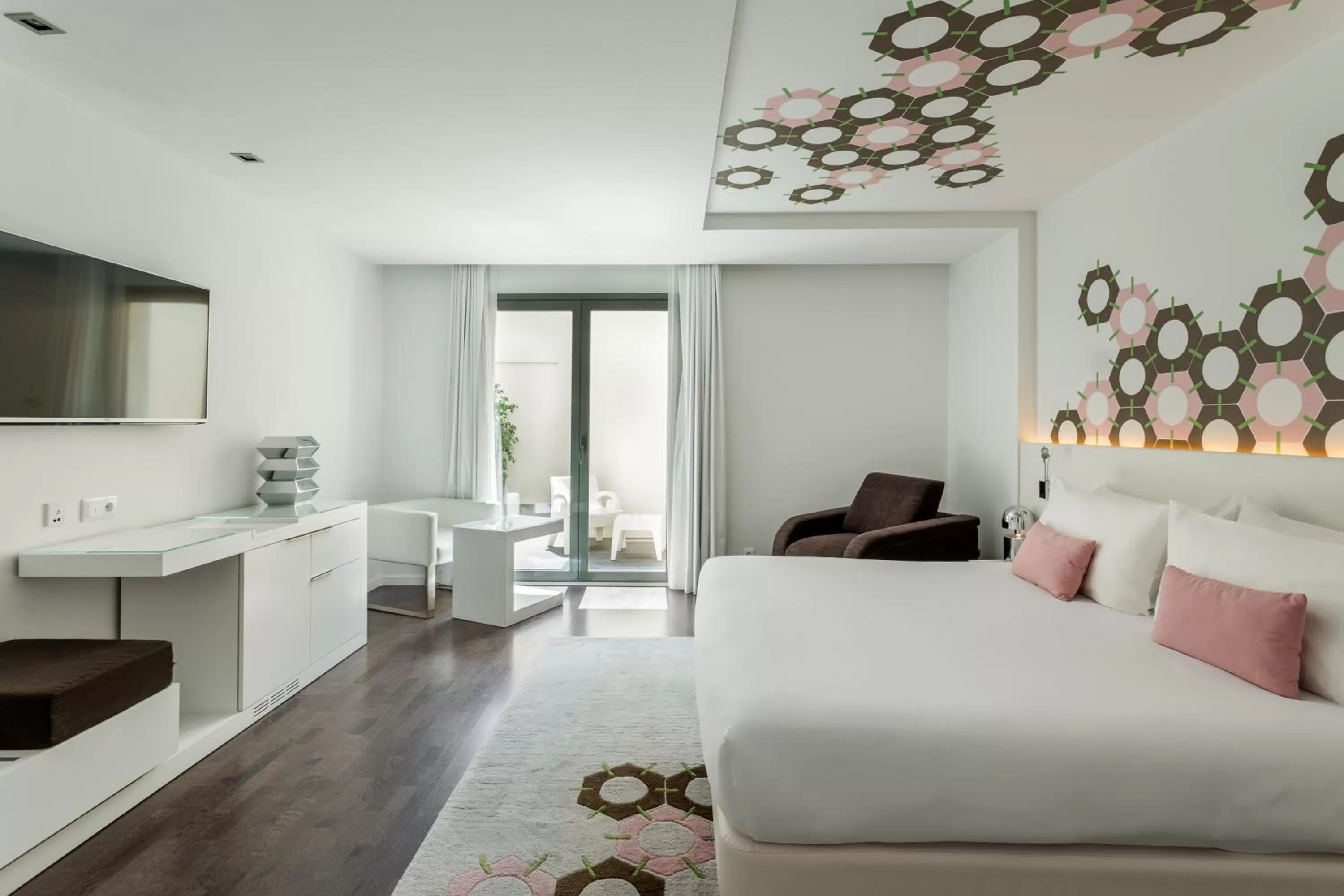 Patio, Bed in Room Mate Carla, Barcelona