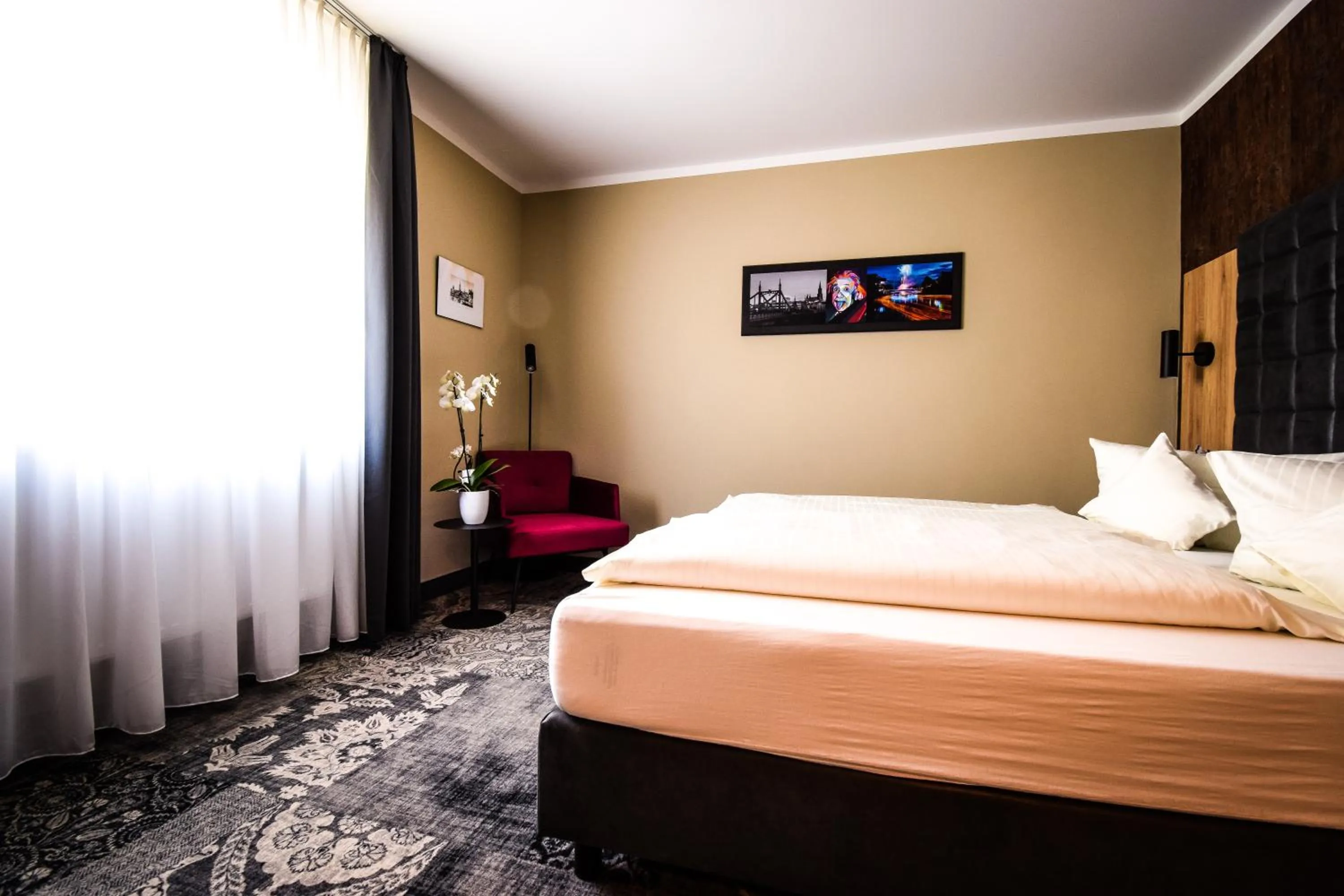 Photo of the whole room, Bed in Hotel Roter Löwe