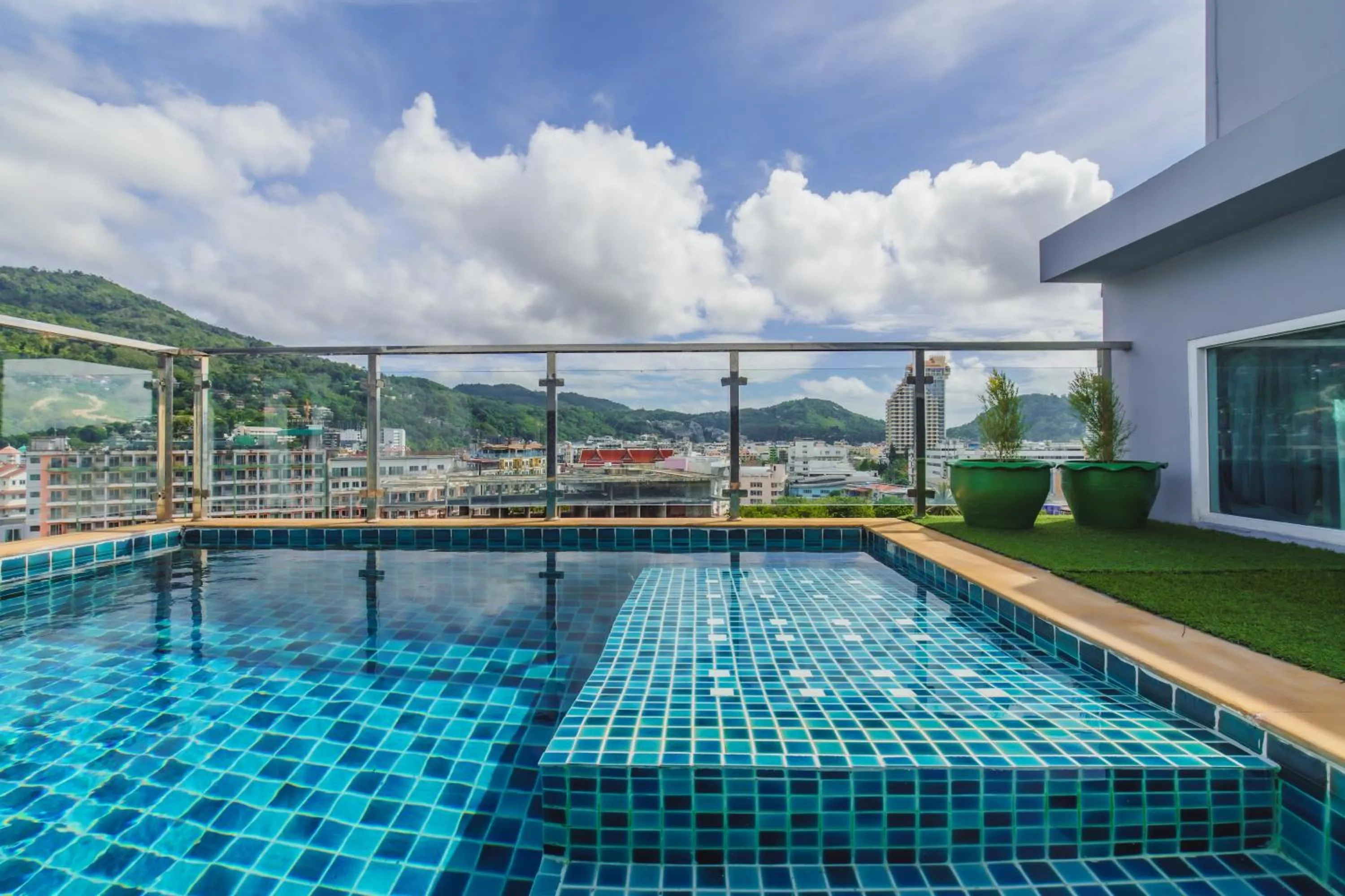 Swimming pool in Elite Suites Patong
