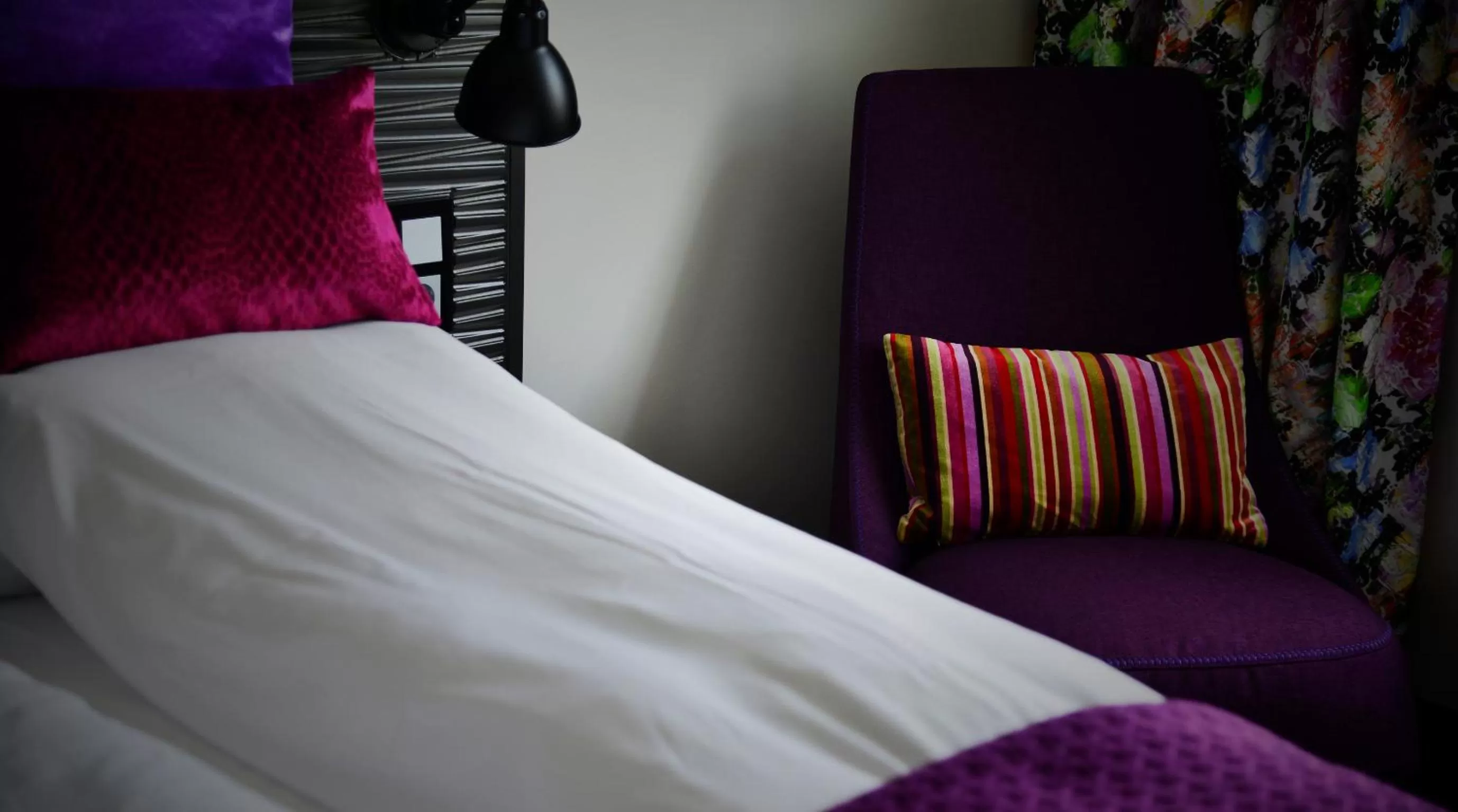 Seating area, Bed in Hotel No13