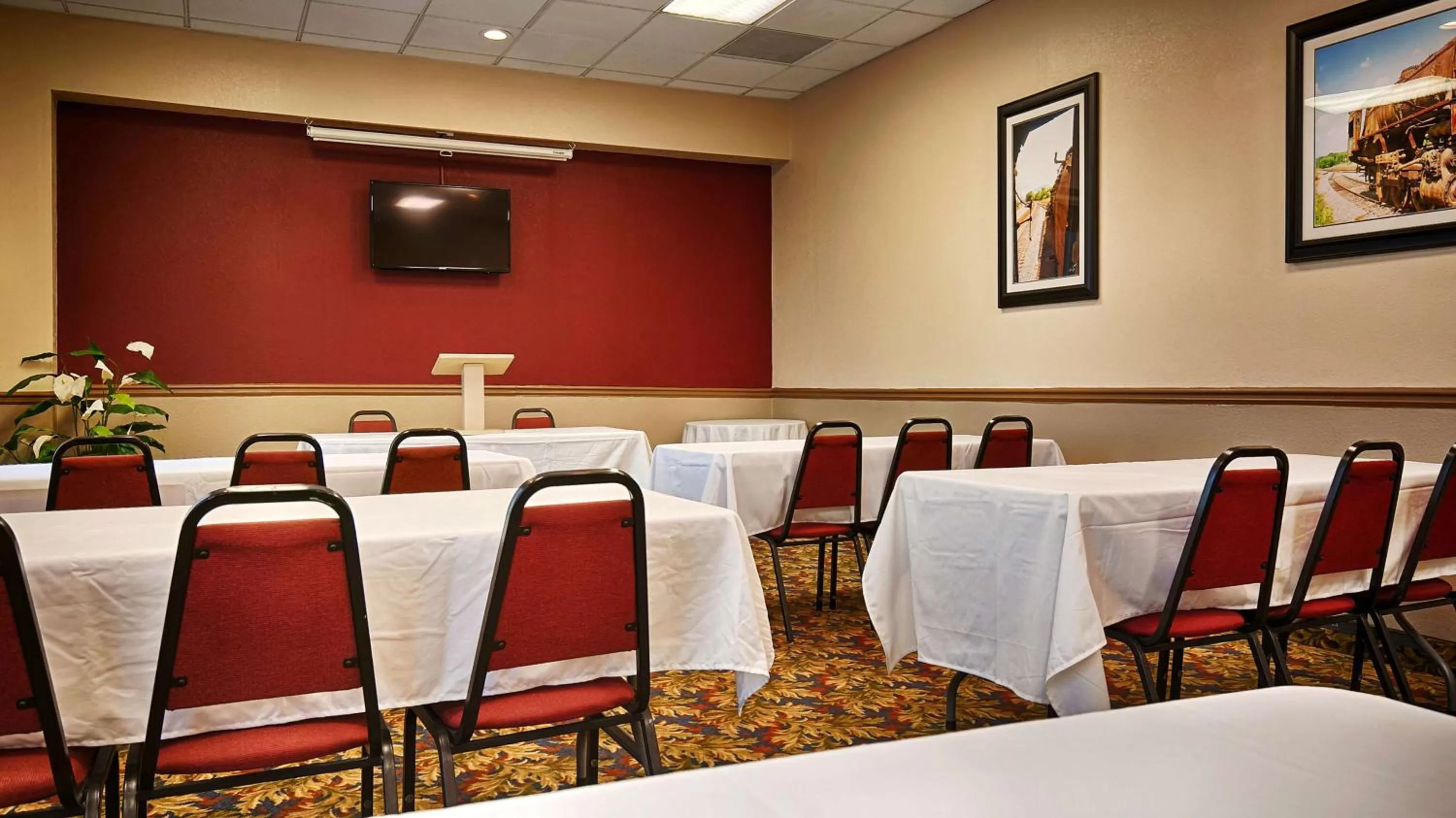 On site in Chattanooga Heritage Inn