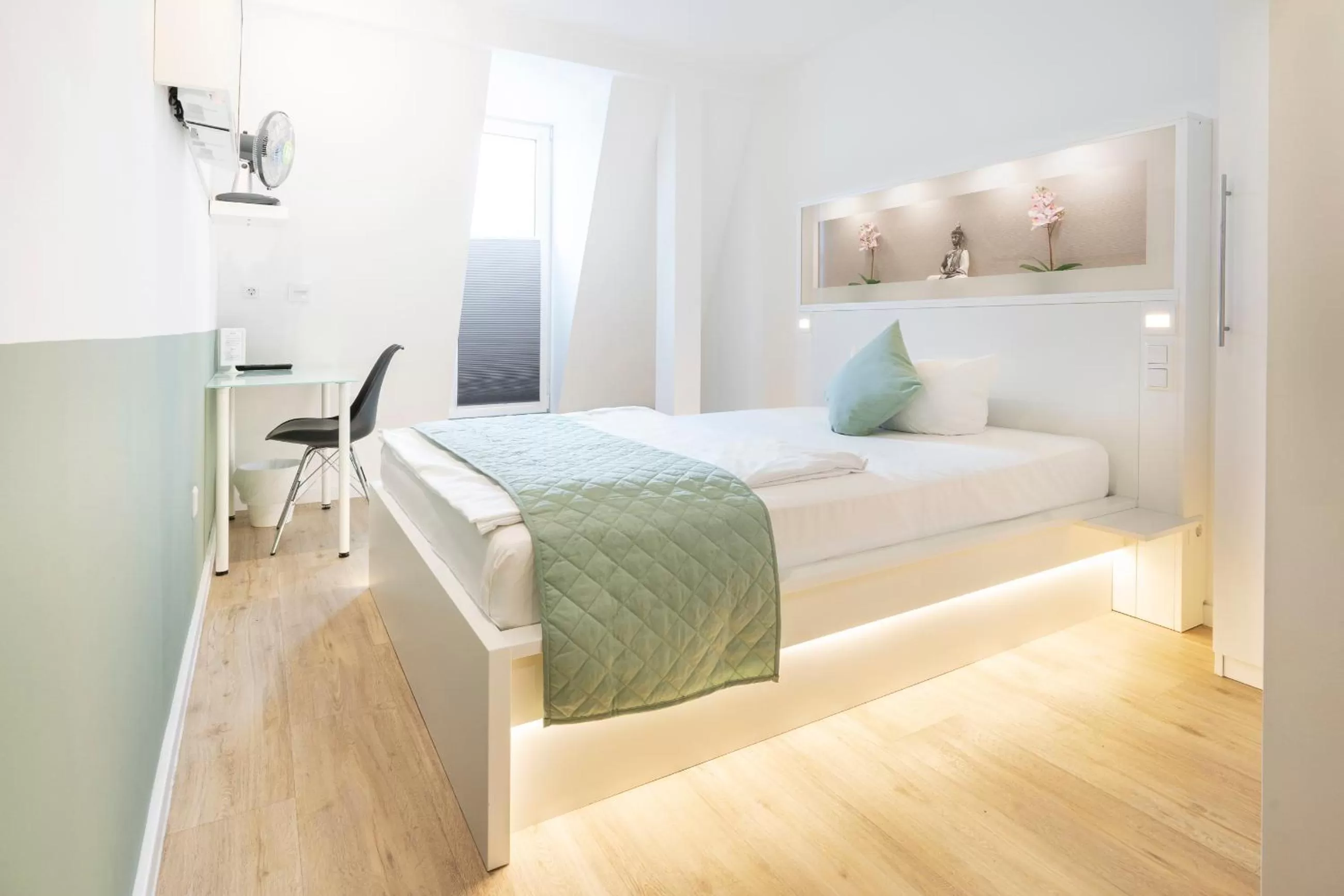 Photo of the whole room, Bed in bedpark Stellingen