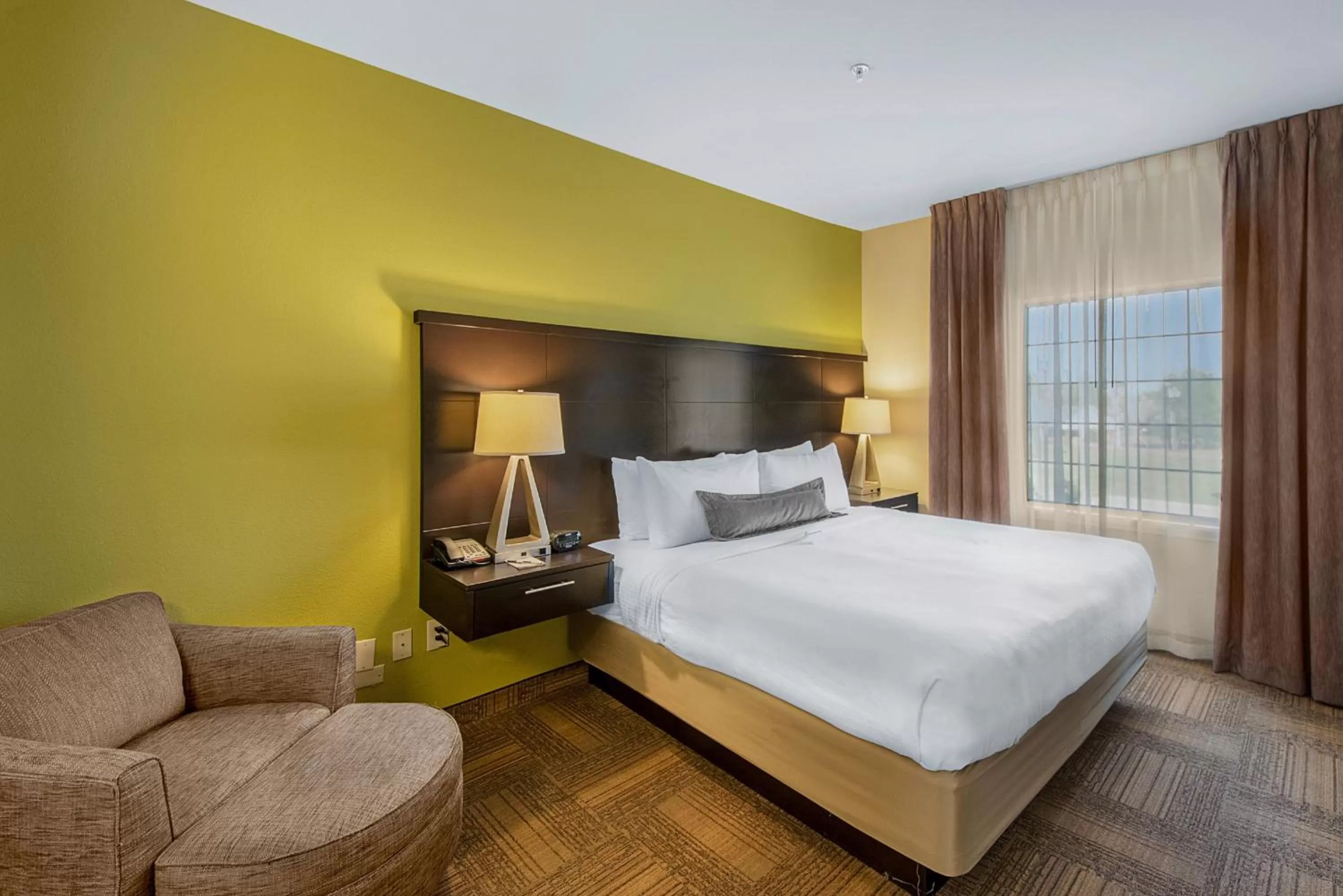 Photo of the whole room, Bed in Staybridge Suites Longview by IHG