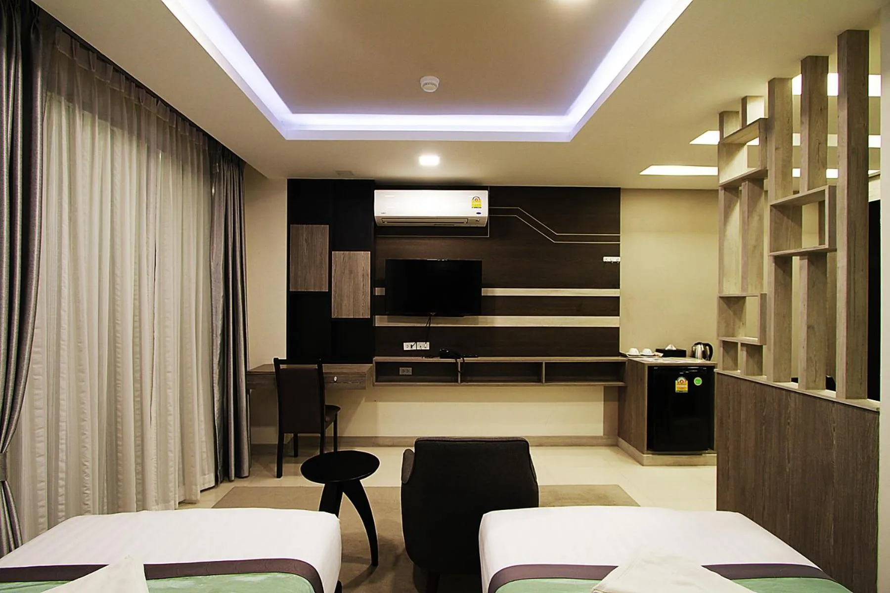 Photo of the whole room, Bed in The Contrast i Hotel