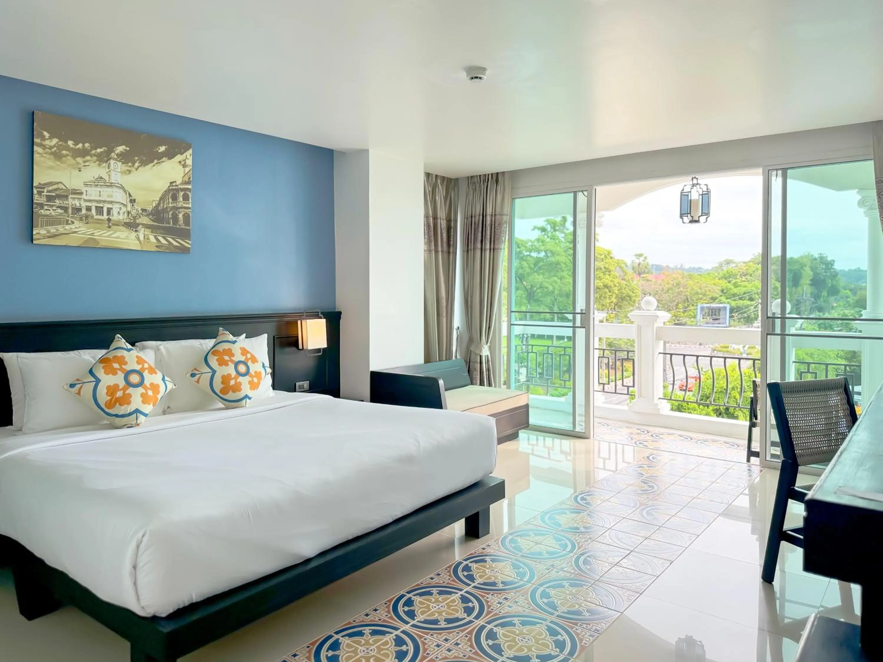 Patio, Bed in Grand Supicha City Hotel