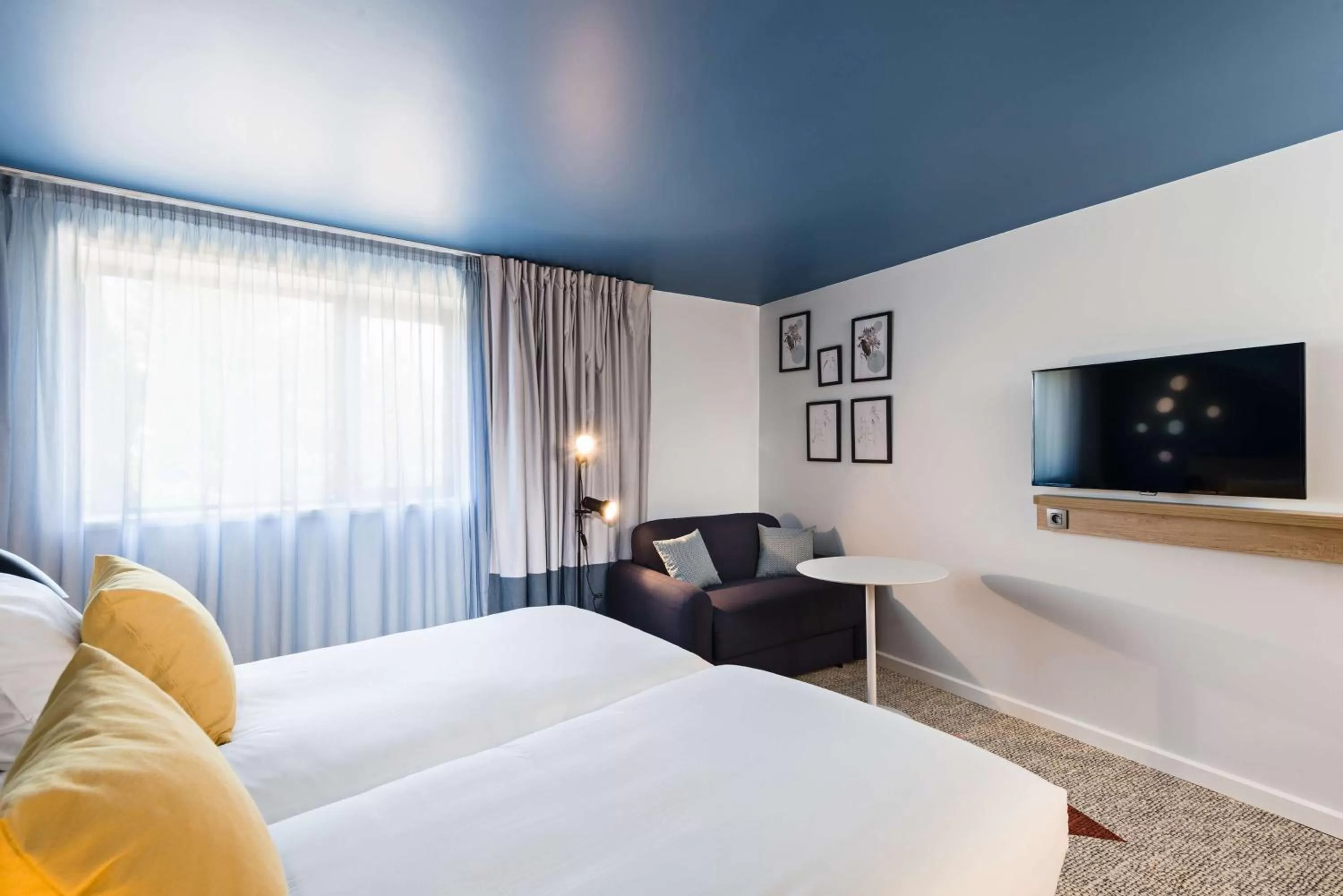 Superior Twin Room in Golden Tulip Bordeaux Euratlantique