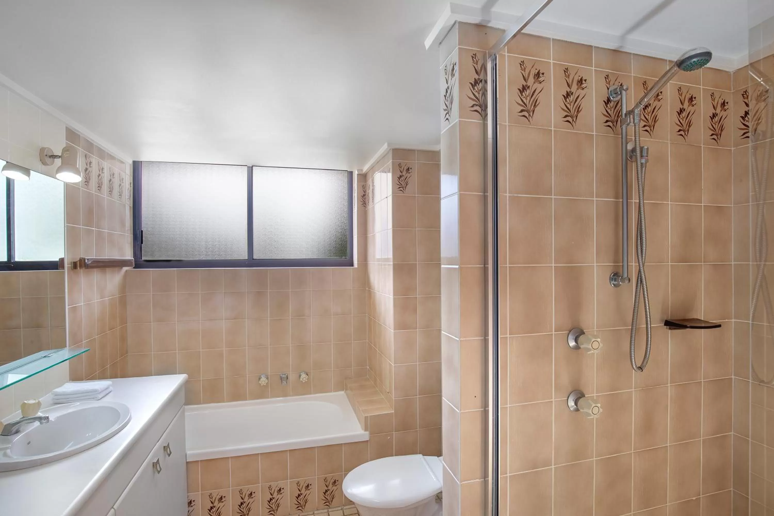 Toilet in BreakFree Imperial Surf