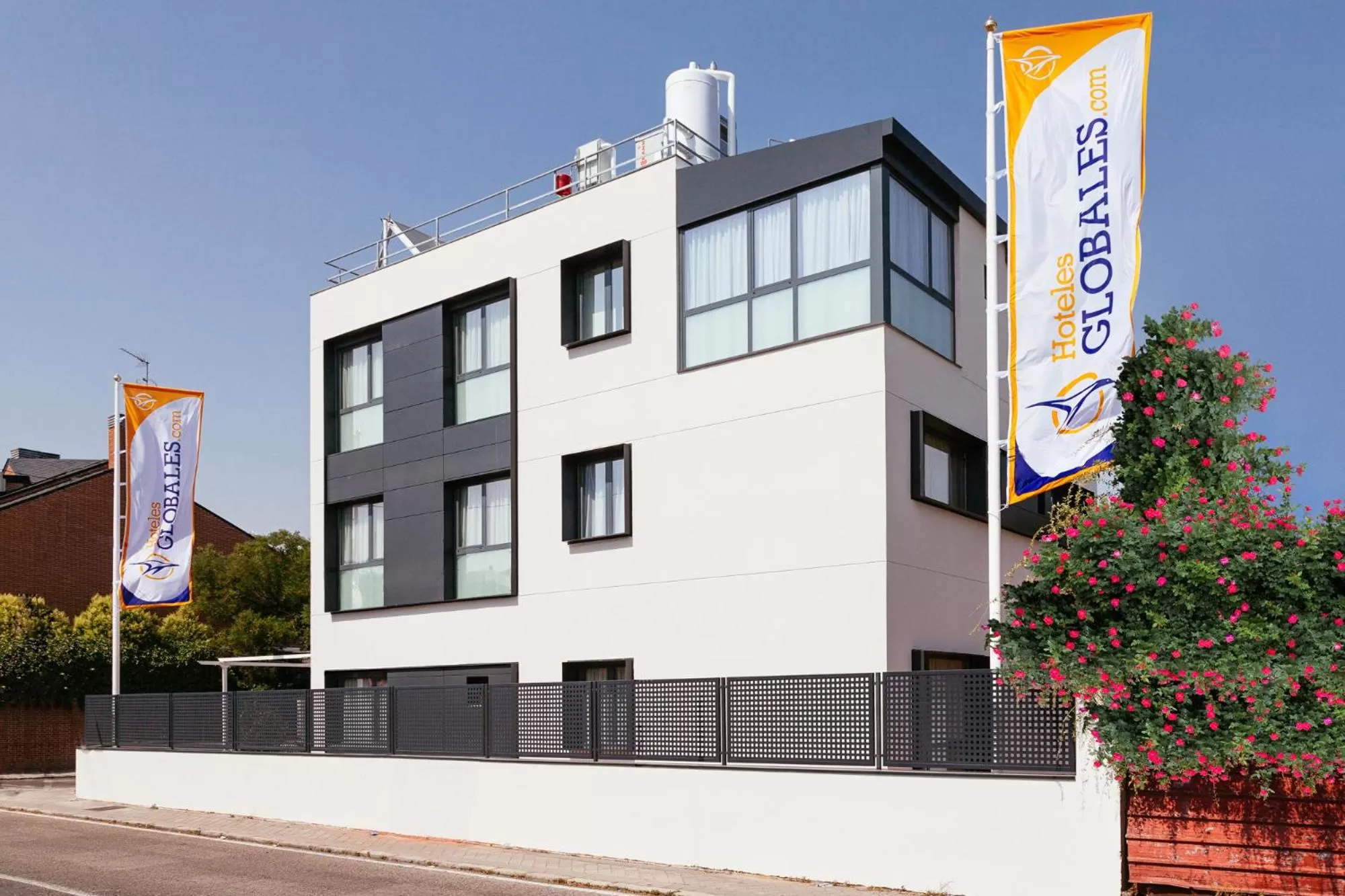 Facade/entrance in Globales Acis y Galatea