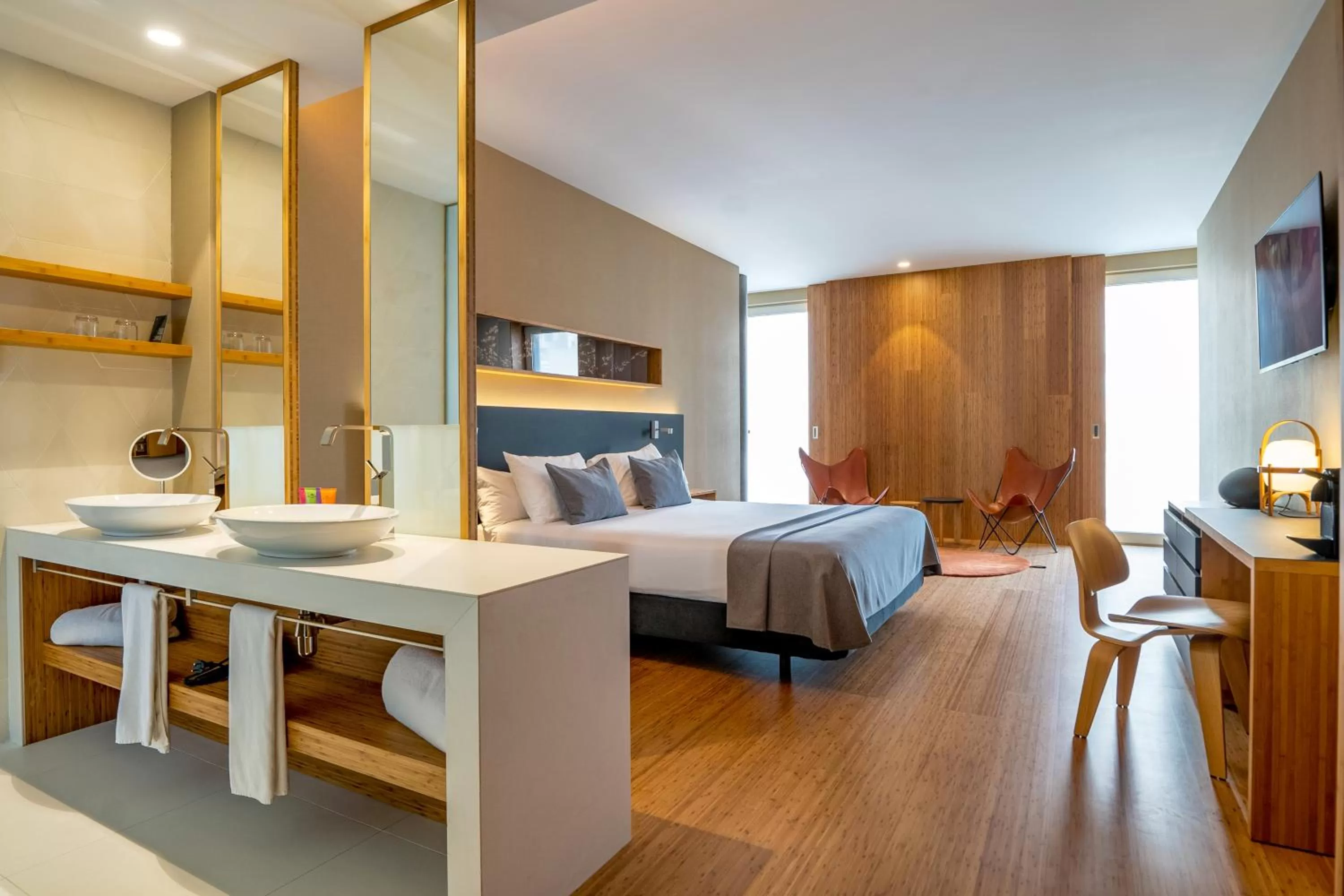 Bathroom, Bed in Ocean Drive Barcelona