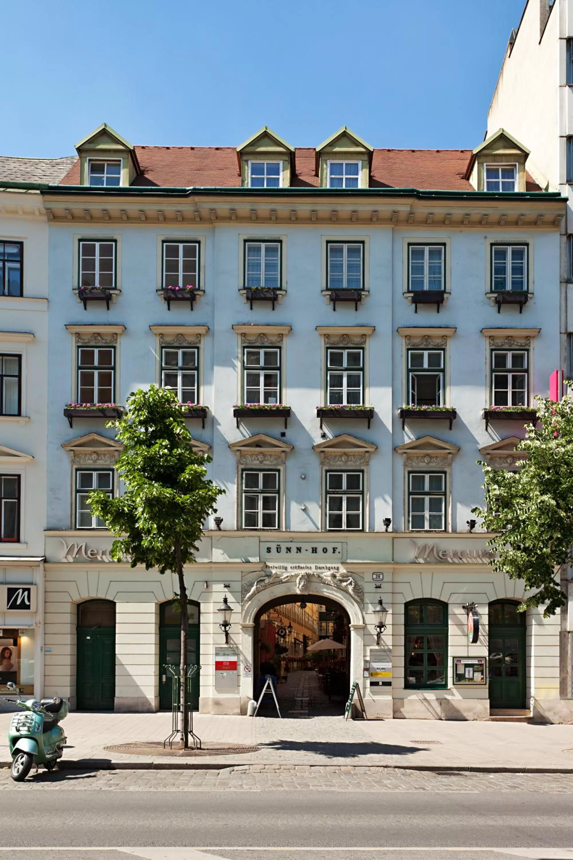 Facade/entrance in Mercure Grand Hotel Biedermeier Wien