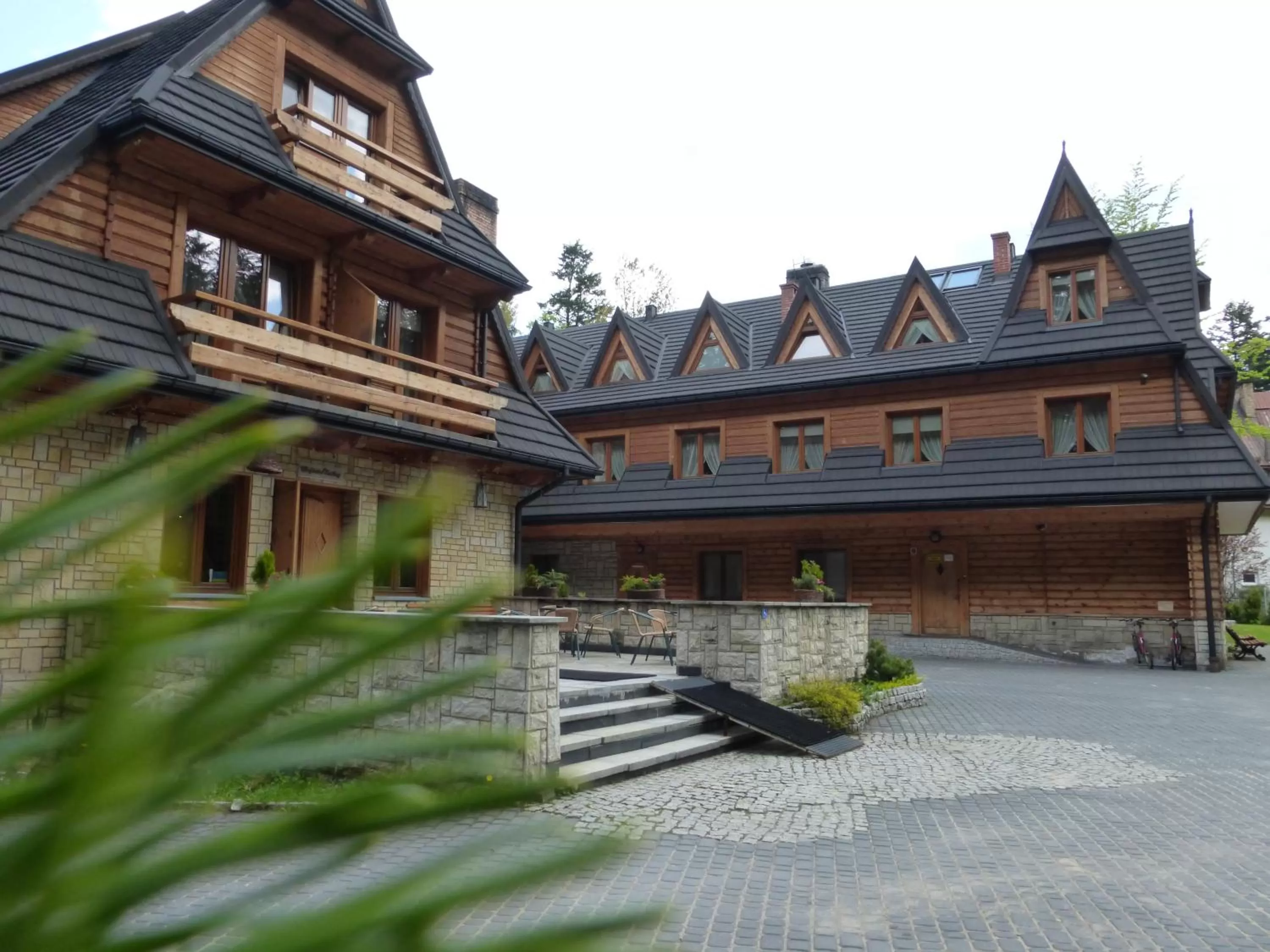 Facade/entrance in Hotel Dwór Karolówka