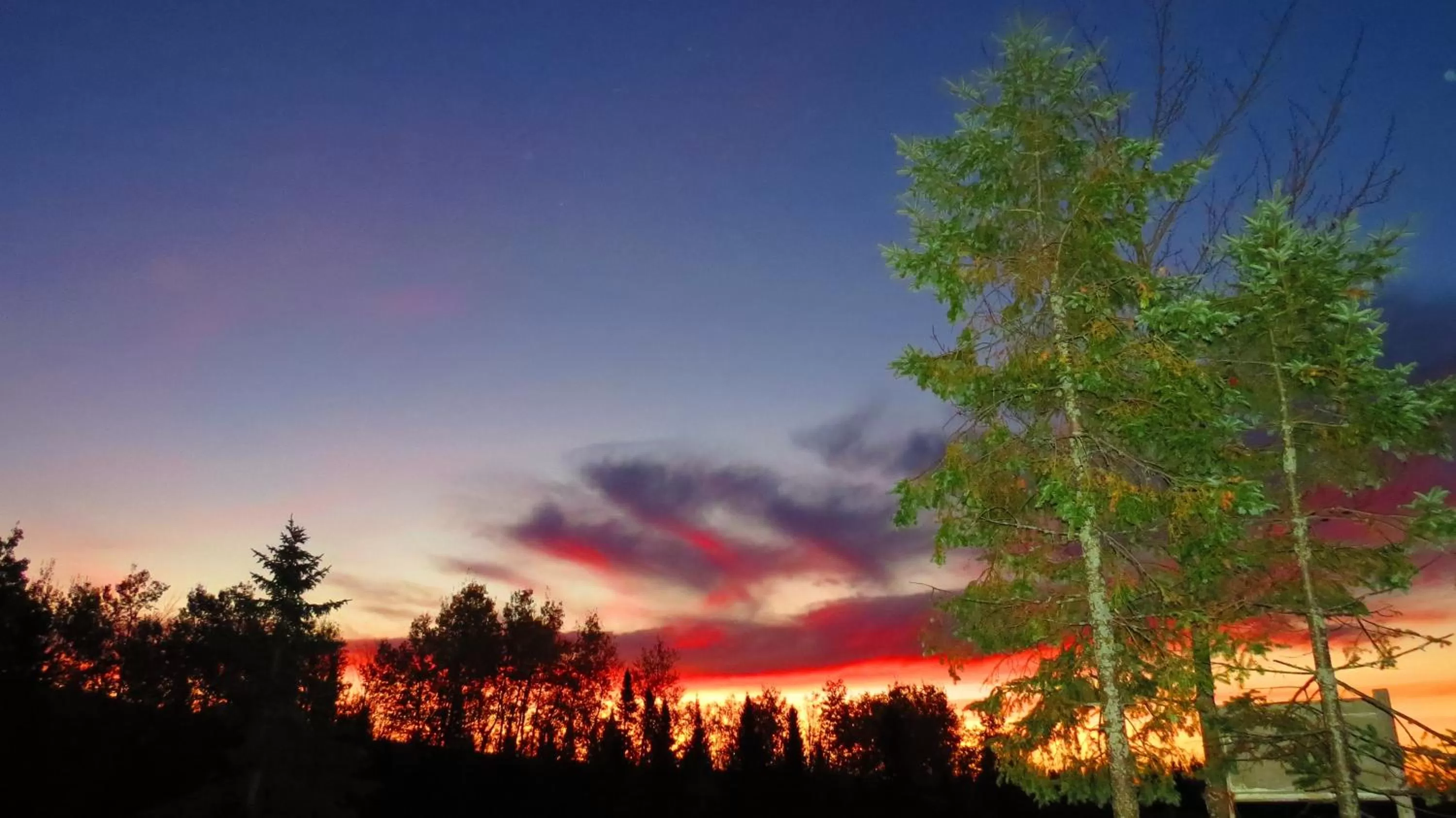 Sunrise/Sunset in Le Gîte Ambrelane