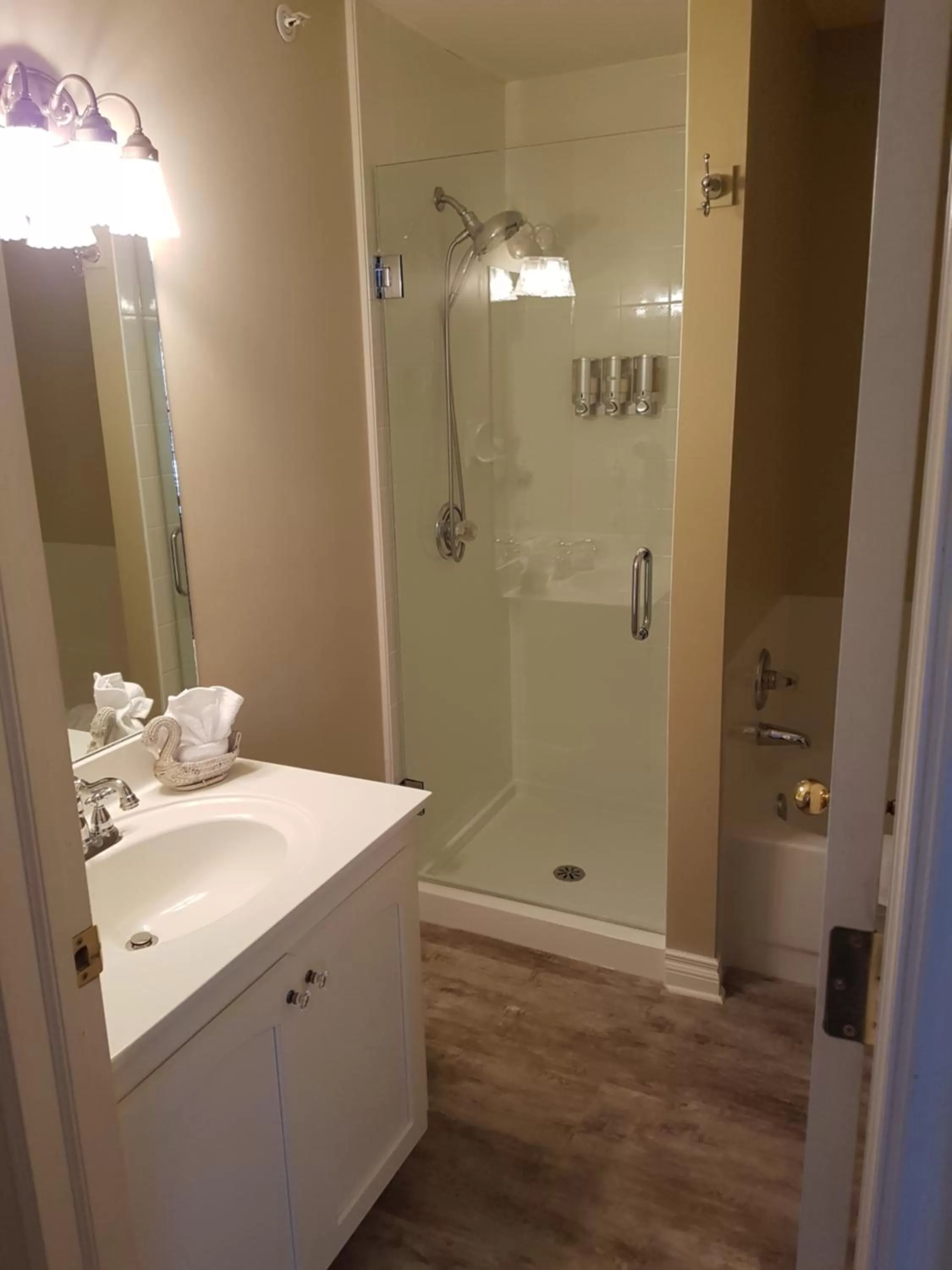 Bathroom in Lady MacDonald Country Inn