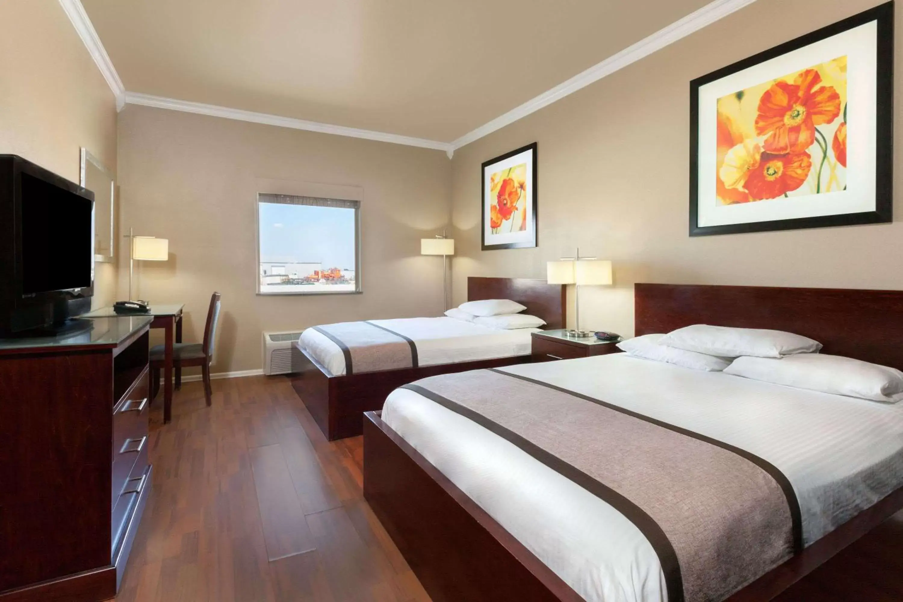 Queen Room with Two Queen Beds - Non-Smoking in Lone Star Inn & Suites Queen Room with Two Queen Beds - Non-Smoking in Lone Star Inn & Suites