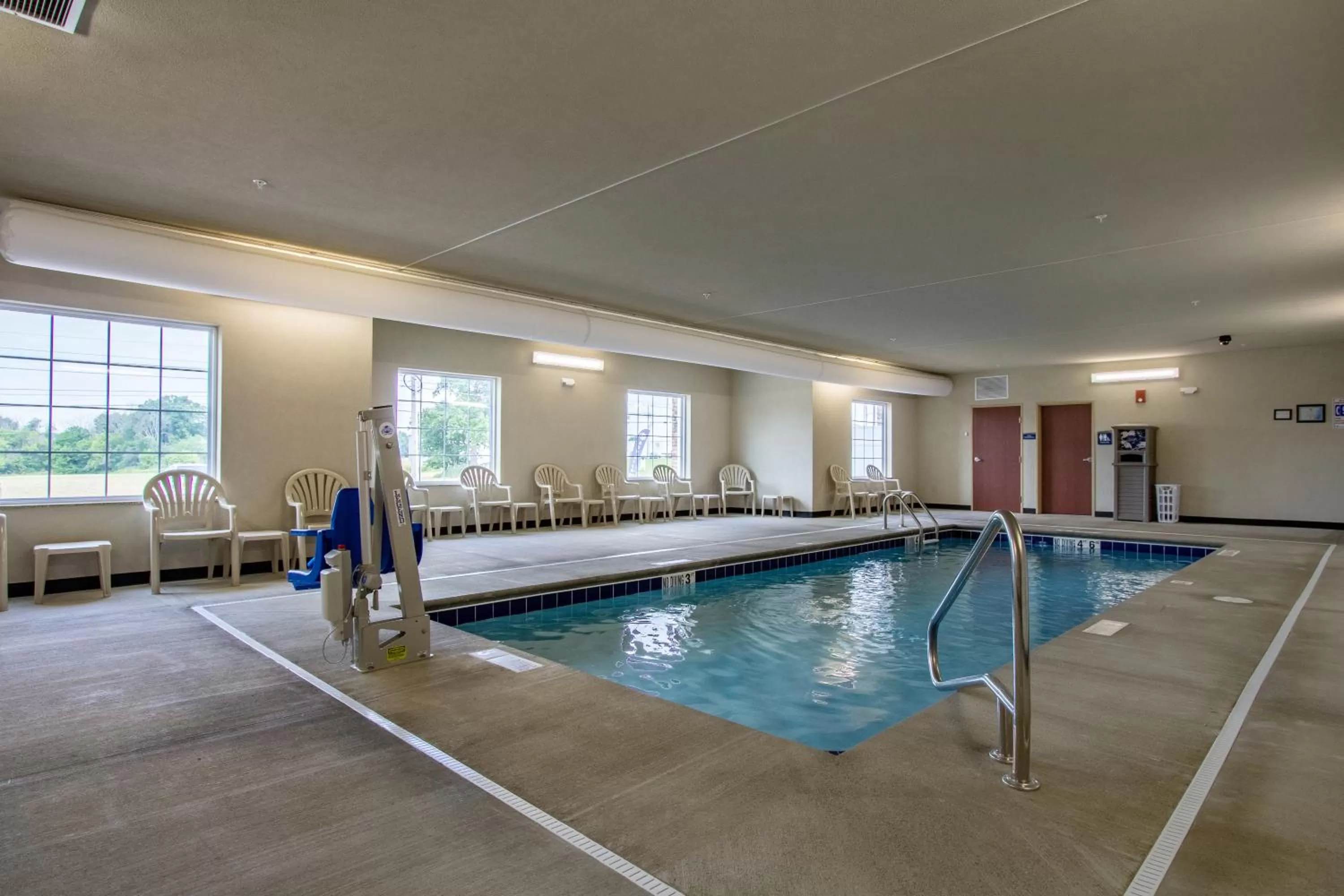 Swimming pool in Cobblestone Hotel & Suites - Torrington