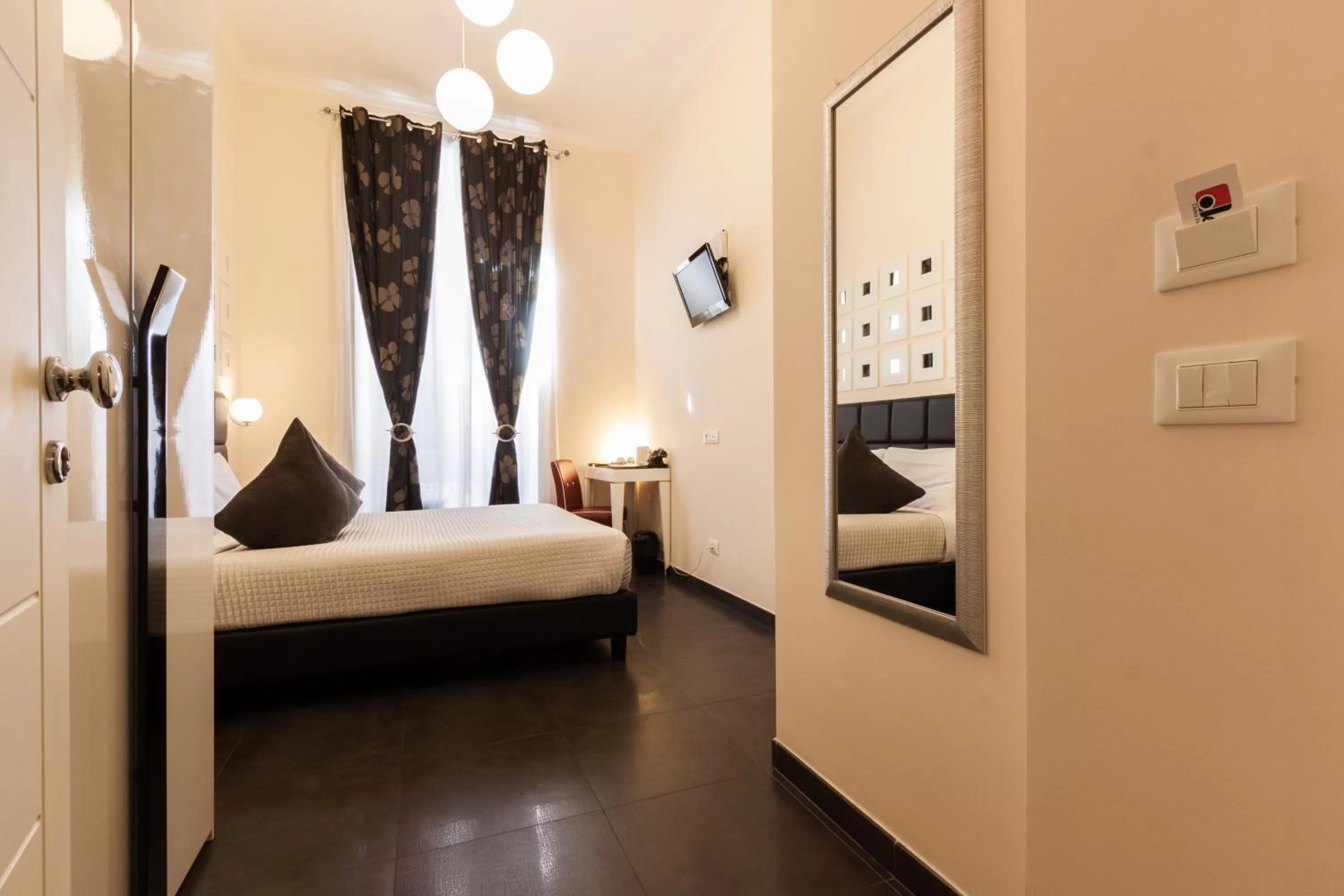 Photo of the whole room, Bed in Deko Rome