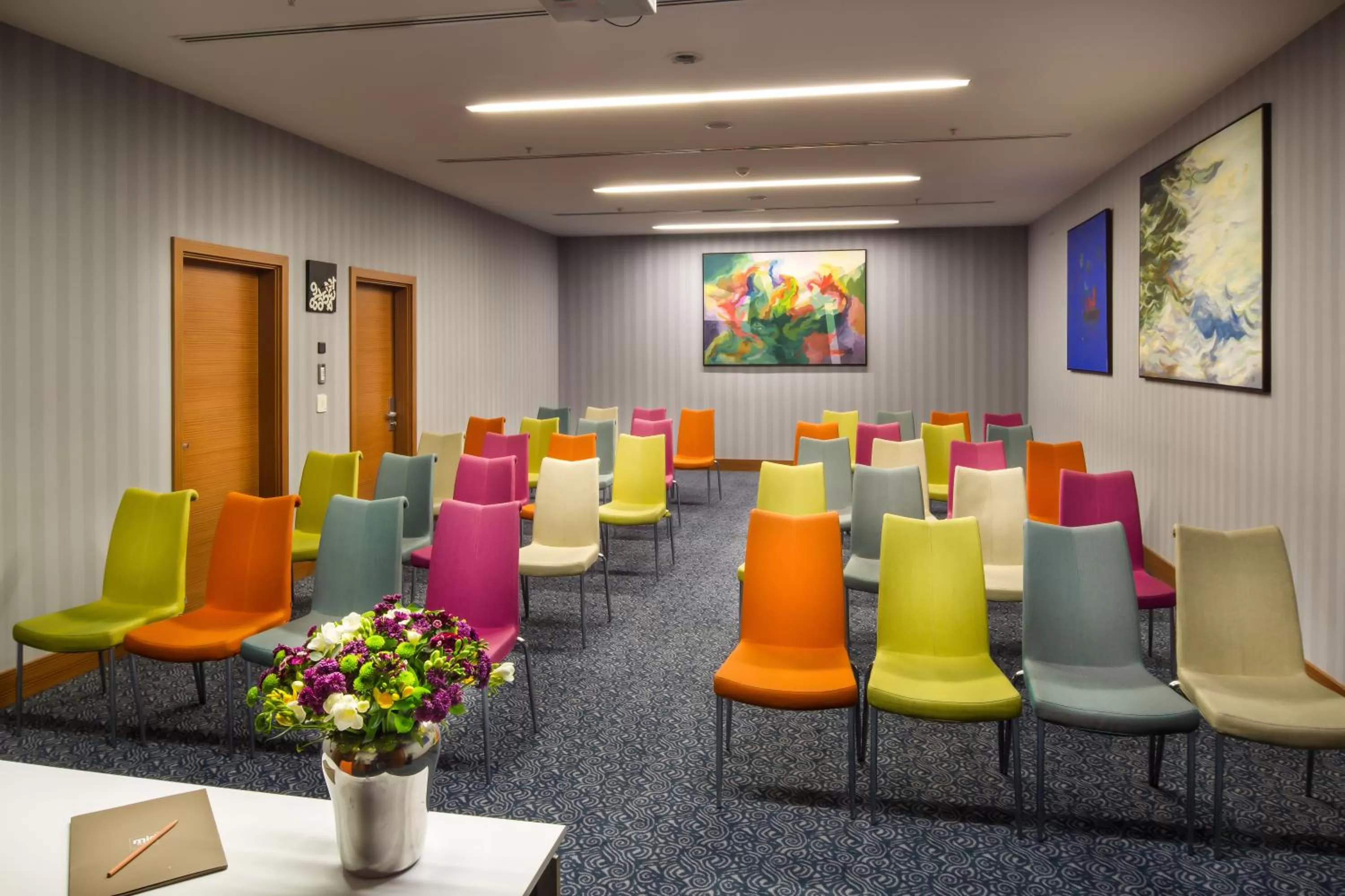 TV and multimedia in Midtown Hotel