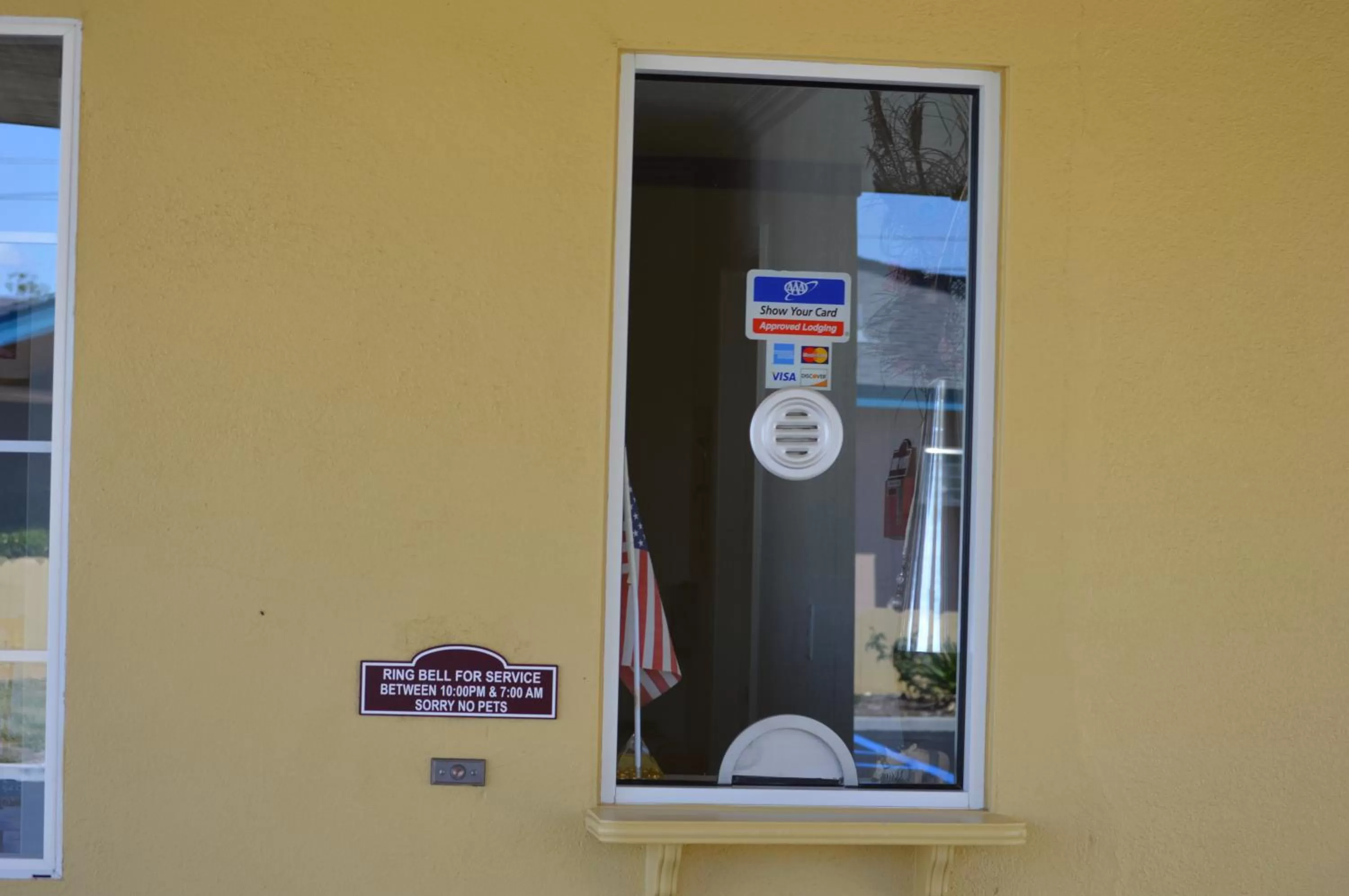 Decorative detail in Budget Inn