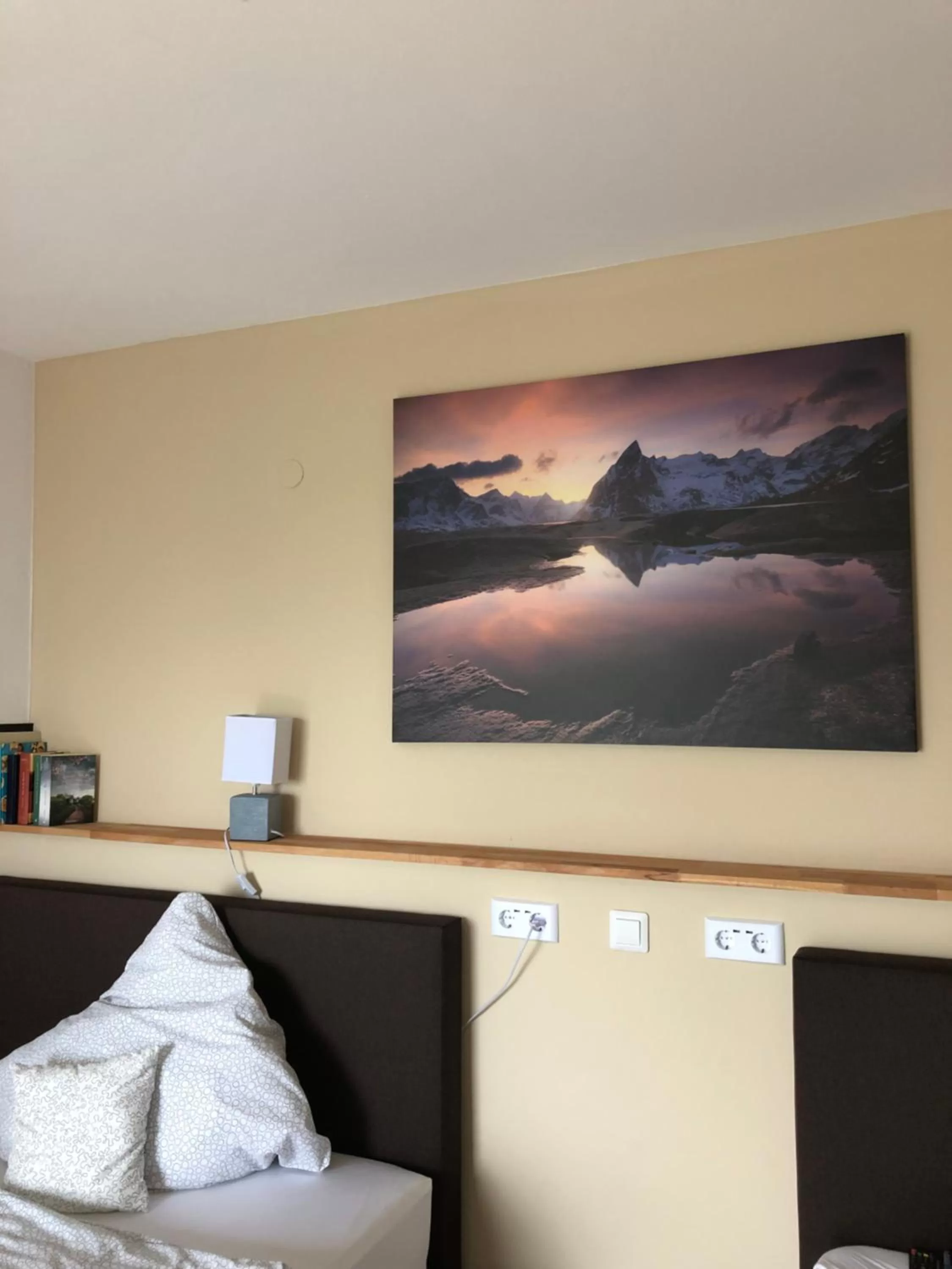 Bed in Kraft Hotel-Klimaanlage in jedem Zimmer, AC in each room!