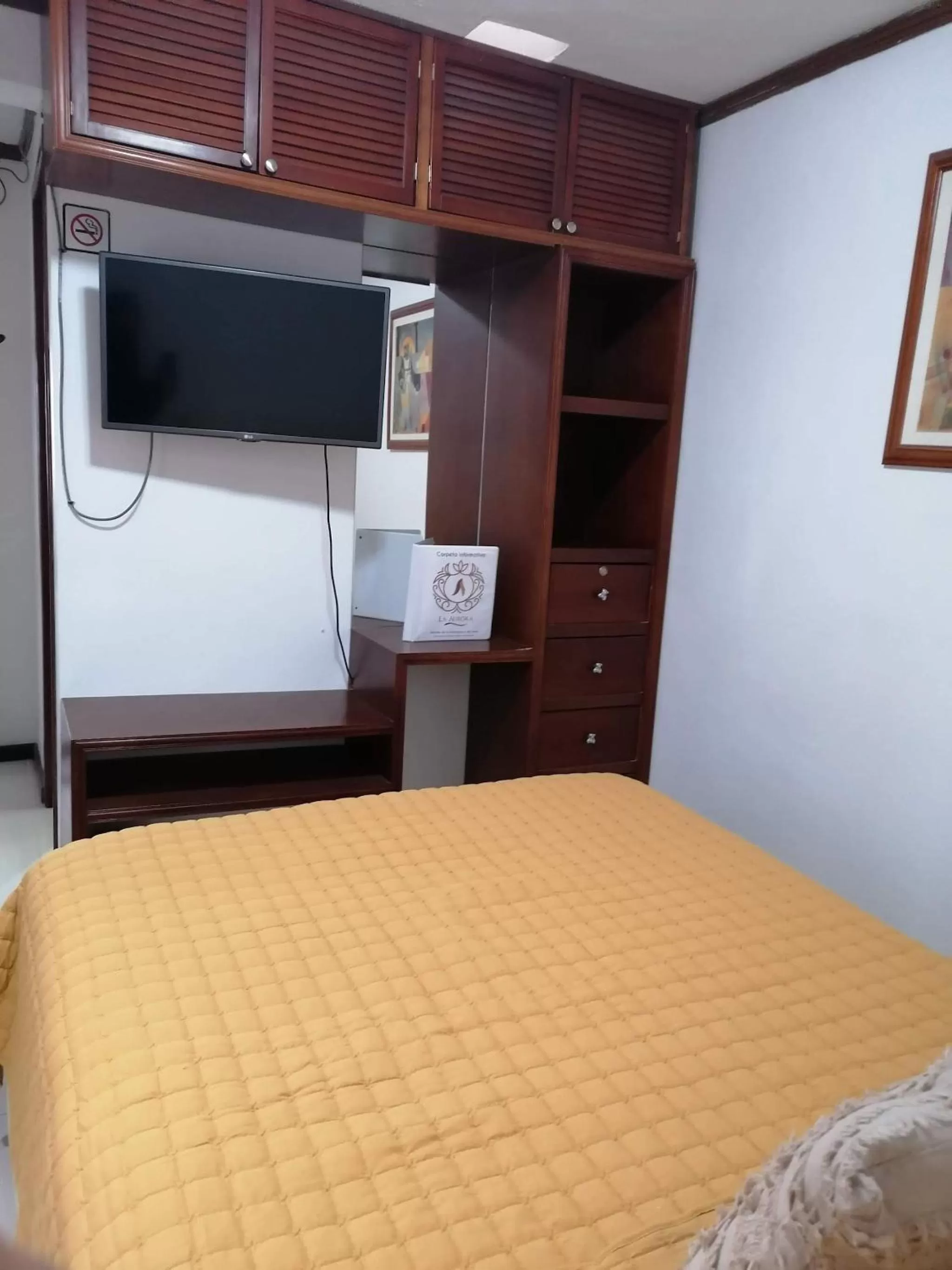 Photo of the whole room, Bed in La Aurora Hotel Like Home