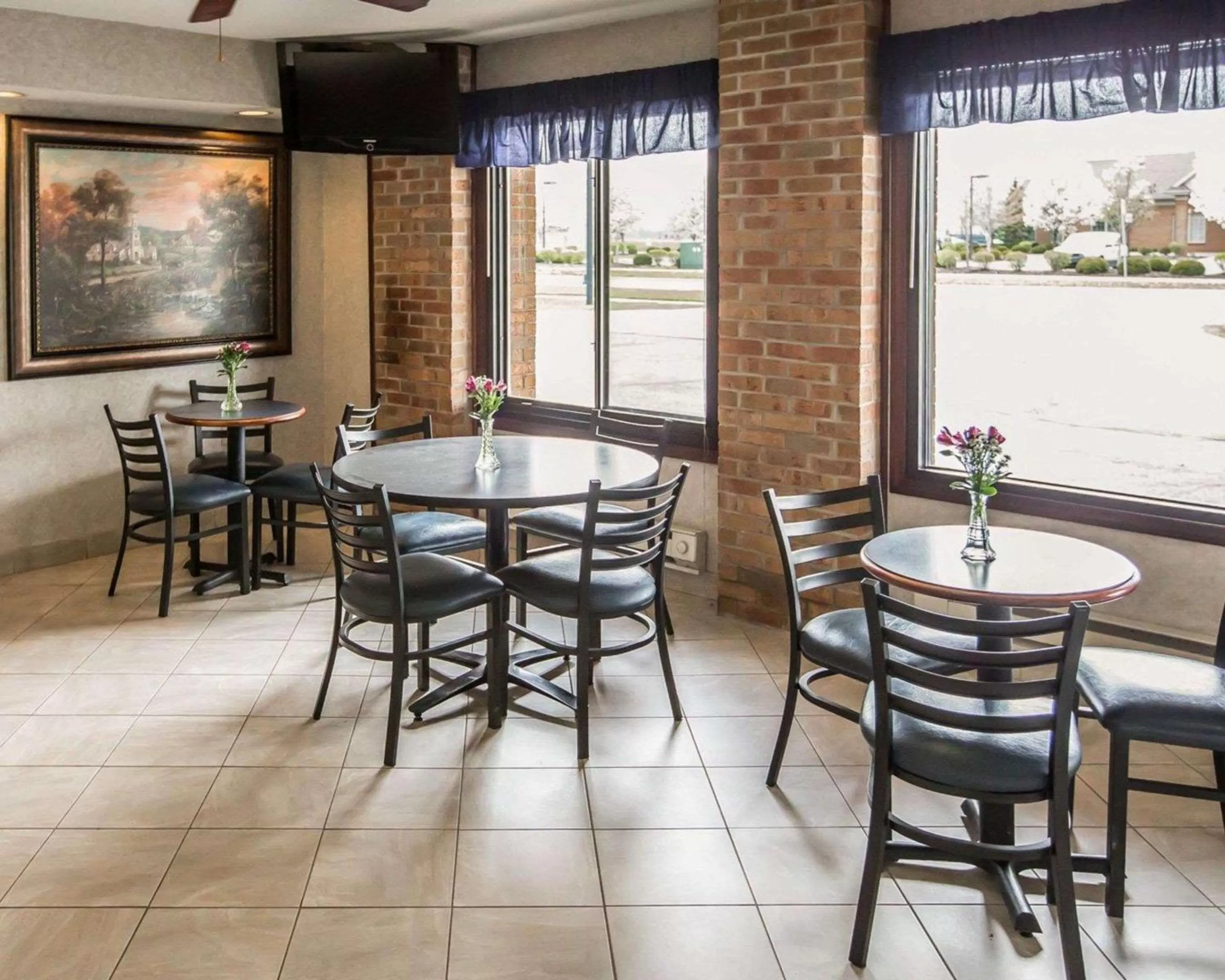 Restaurant/places to eat in Quality Inn Dundee