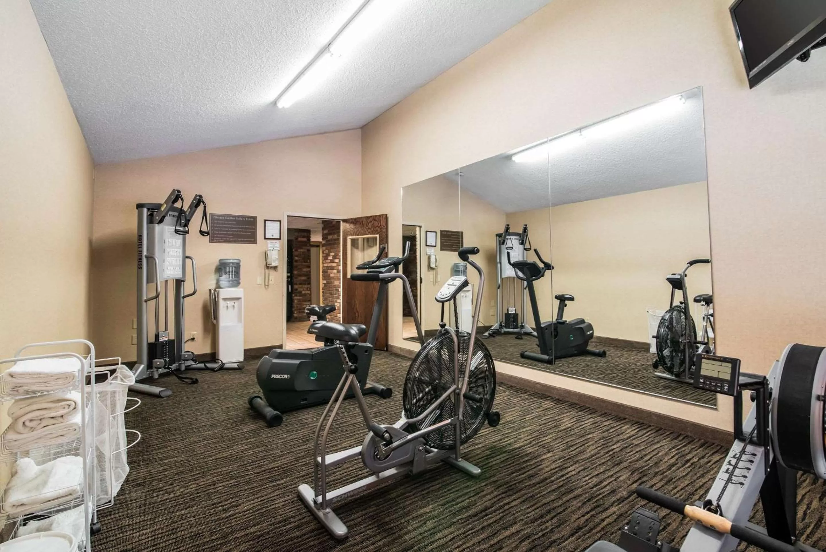 Fitness centre/facilities in Clarion Inn & Suites Cortland - University Area