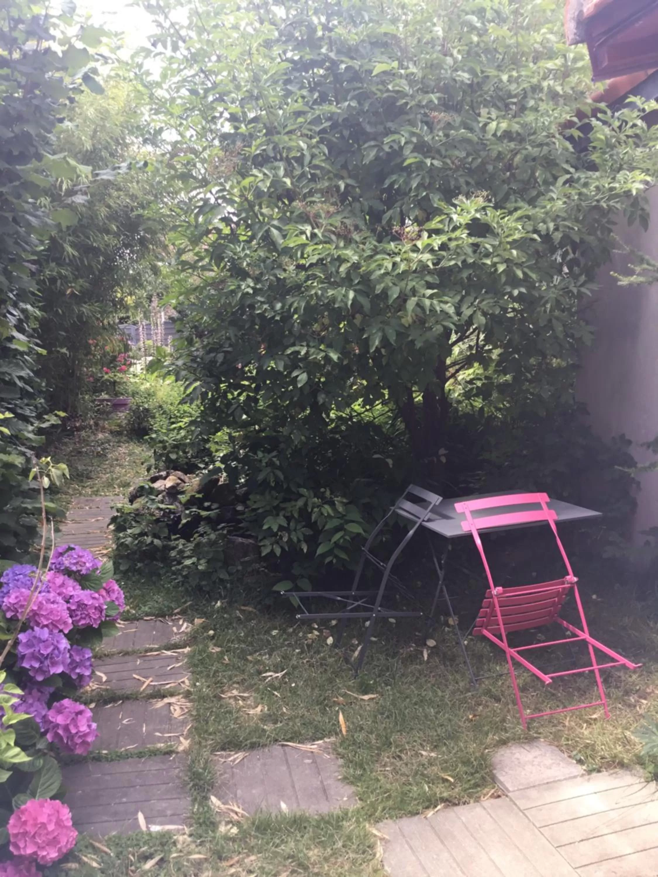 Garden view in Maisonnette Nantes