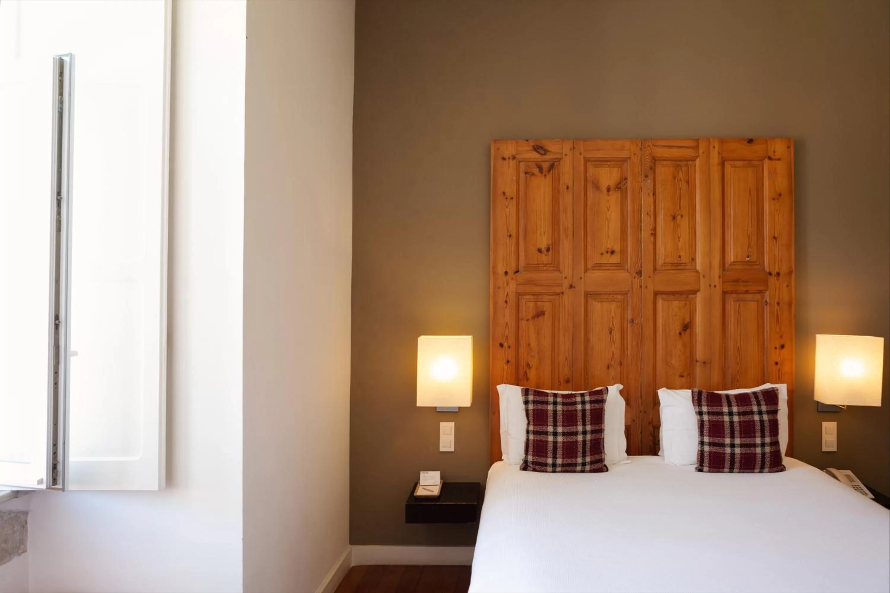 Bedroom, Bed in York House Lisboa Hotel