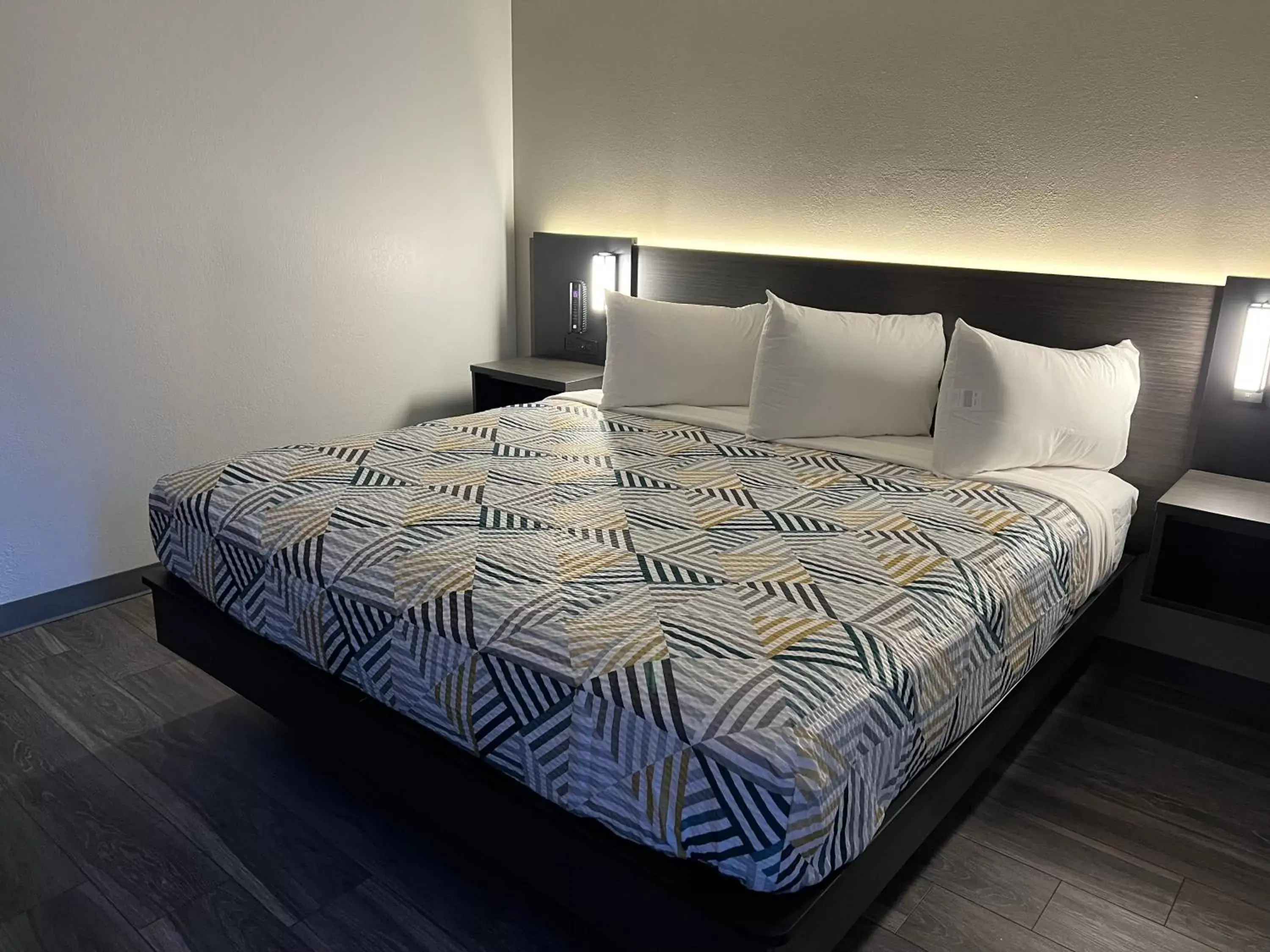 Queen Room - Disability Access - Roll in Shower in Motel 6-Ely, NV Queen Room - Disability Access - Roll in Shower in Motel 6-Ely, NV