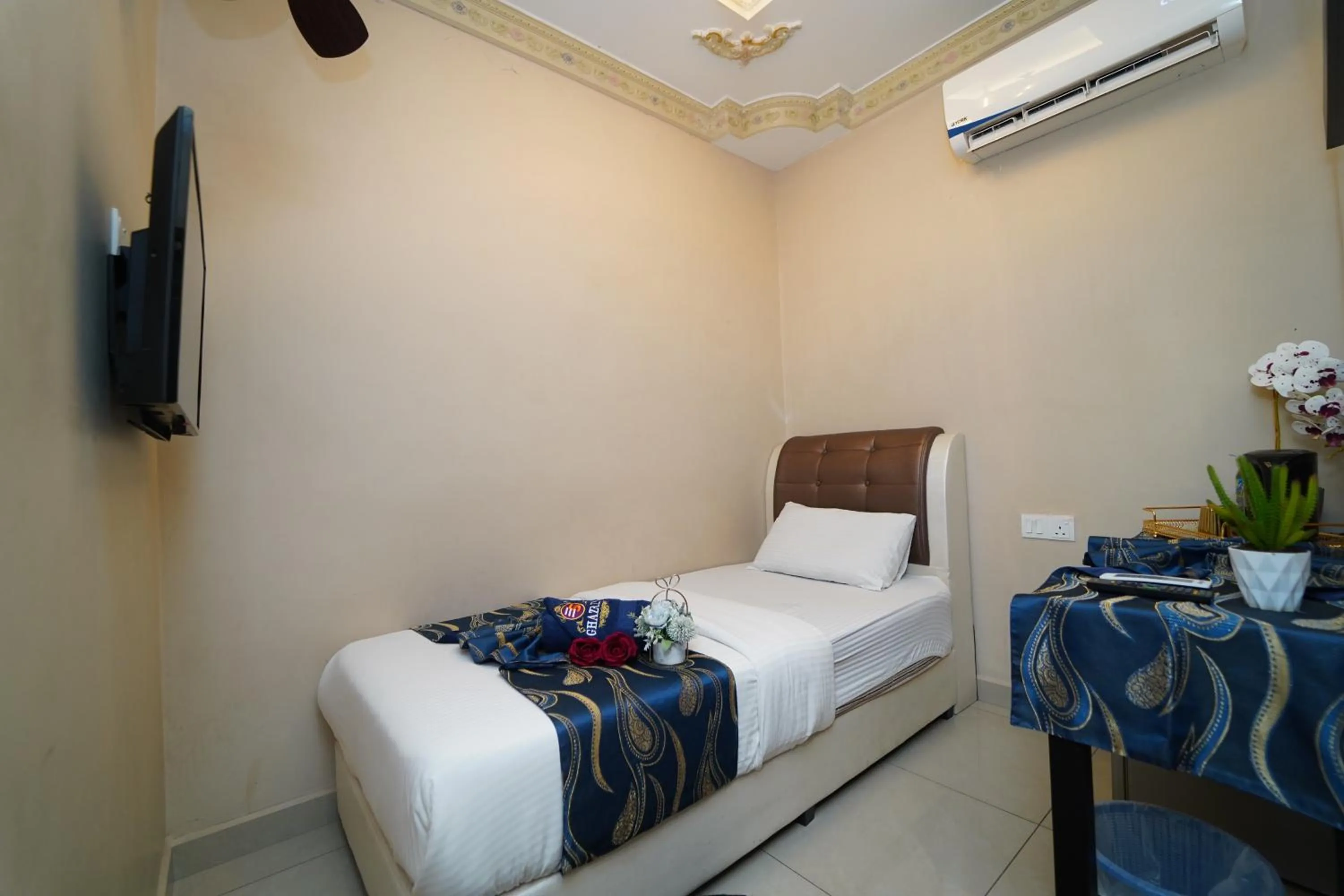 Bed in Ghazrin's Classic Hotel JB