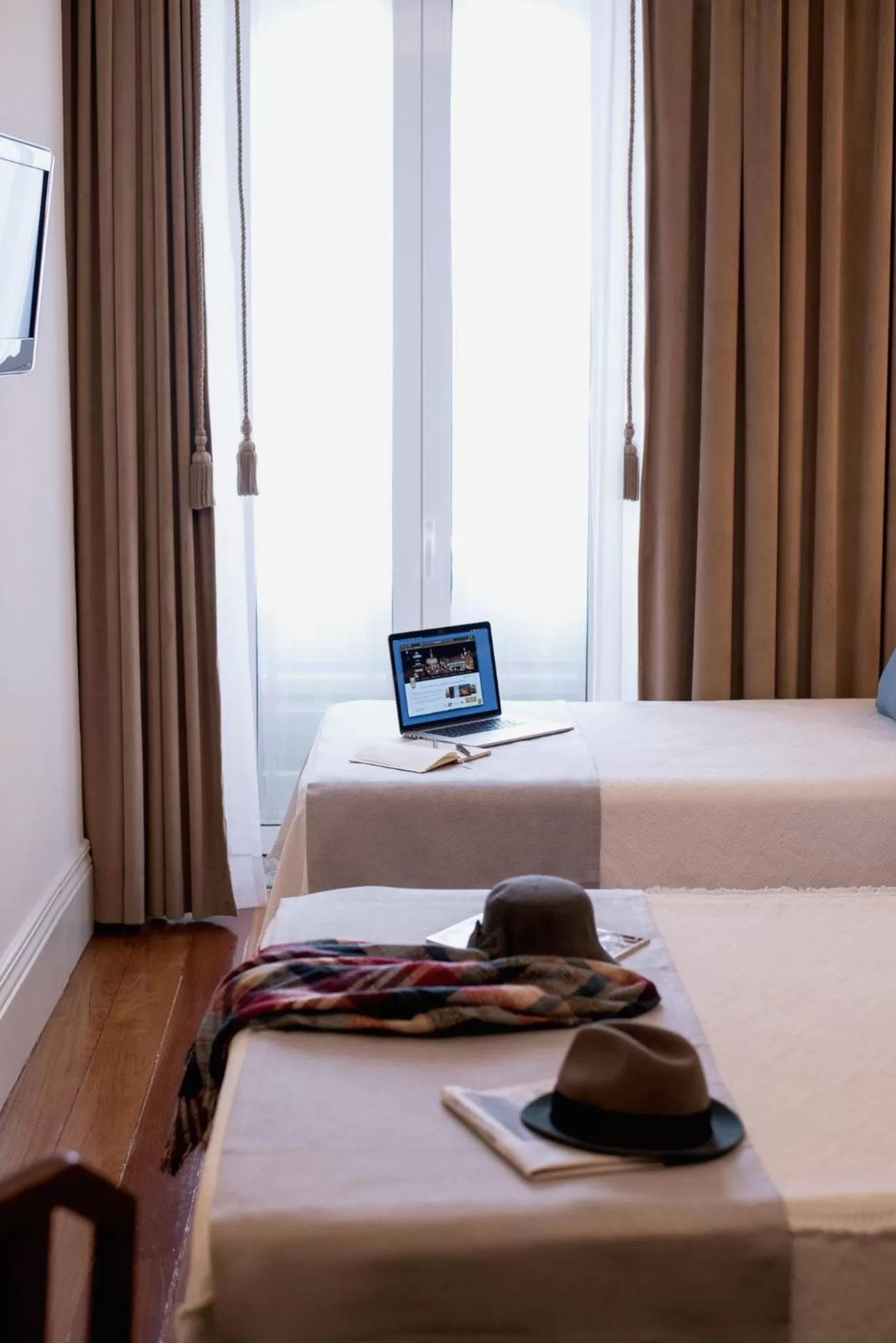 Property building, TV/Entertainment Center in Hotel Aliados