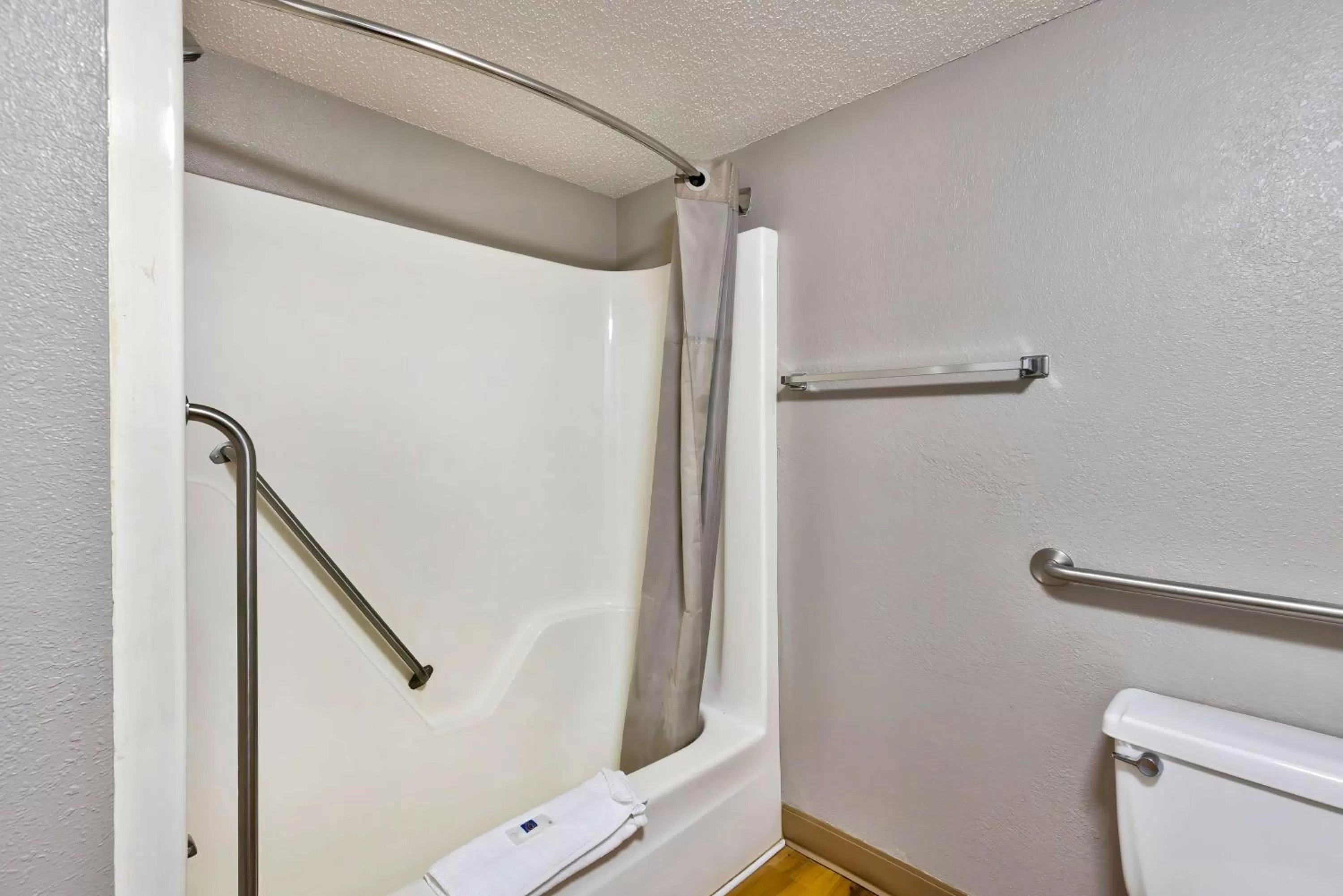 Bathroom in Motel 6-Mount Jackson, VA - Shenandoah