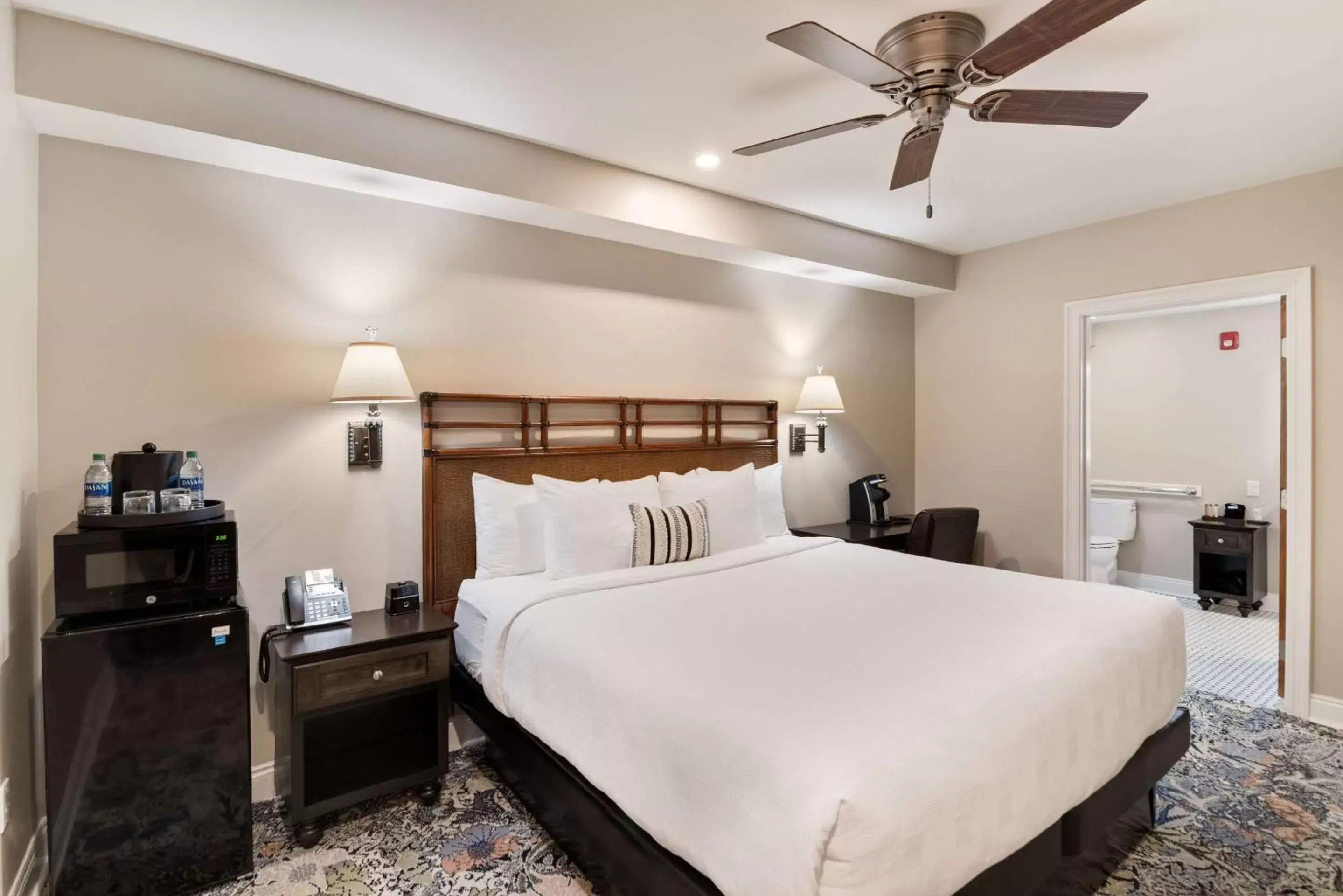 King Room - Accessible/Non-Smoking in The Port Inn and Cottages, Ascend Hotel Collection King Room - Accessible/Non-Smoking in The Port Inn and Cottages, Ascend Hotel Collection