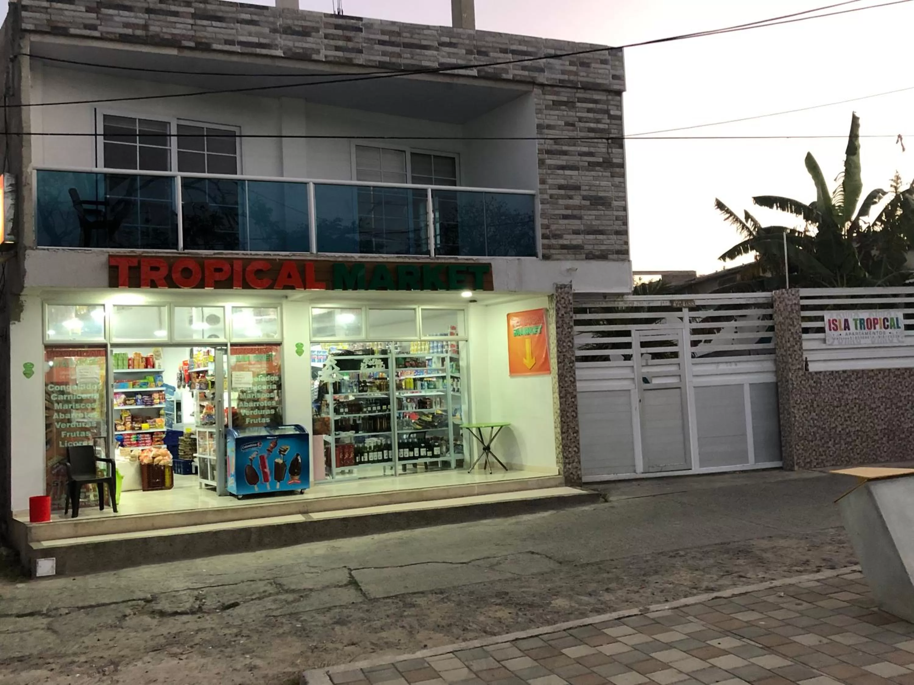 Supermarket/grocery shop in Apartamentos Isla Tropical